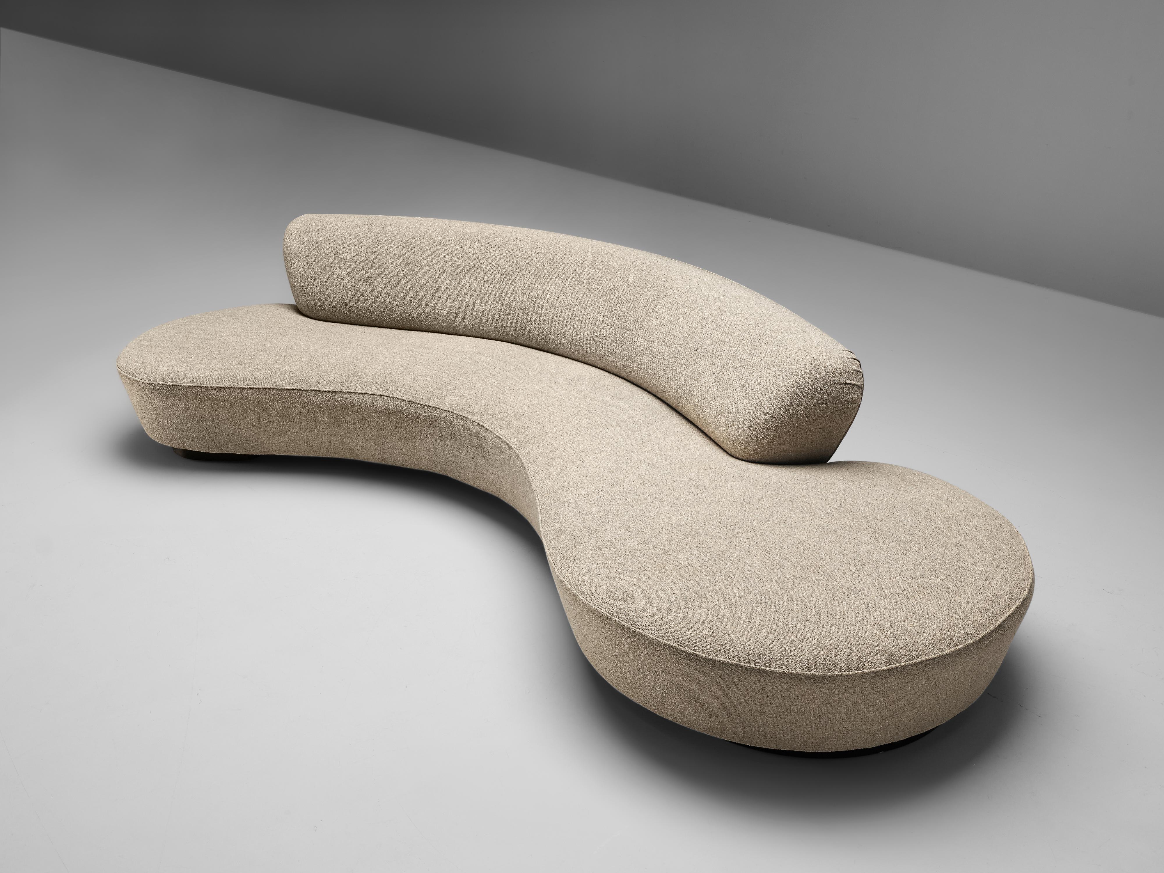 Vladimir Kagan, sofa model ‘Serpentine’, fabric upholstery, United States, design 1950s

Beautiful Vladimir Kagan sofa in off-white upholstery that embraces the sensuous curves. Due to the organic shape and the absence of strict angles, the sofa