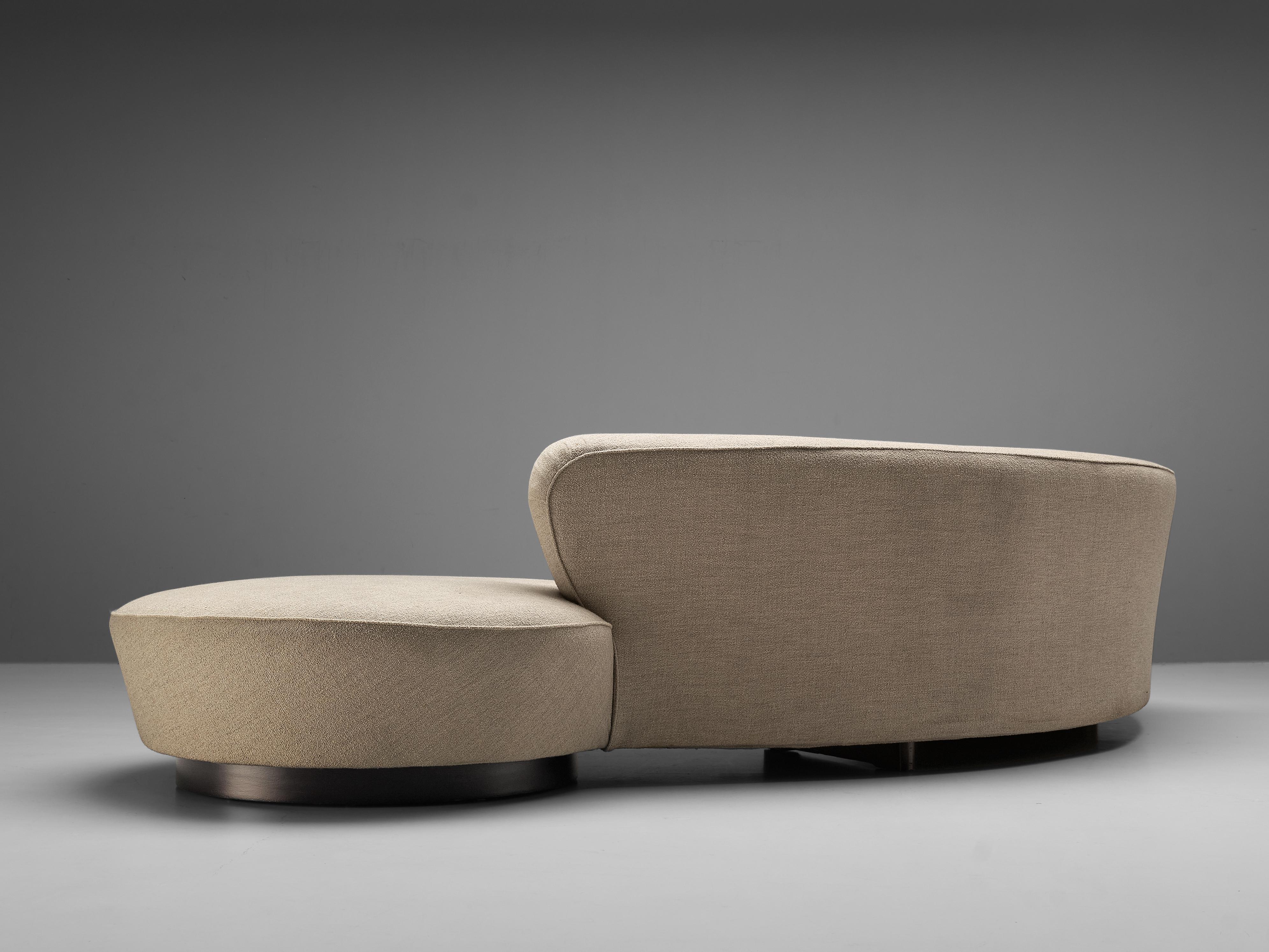 Fabric Iconic Vladimir Kagan 'Serpentine' Sofa in Off-White Upholstery