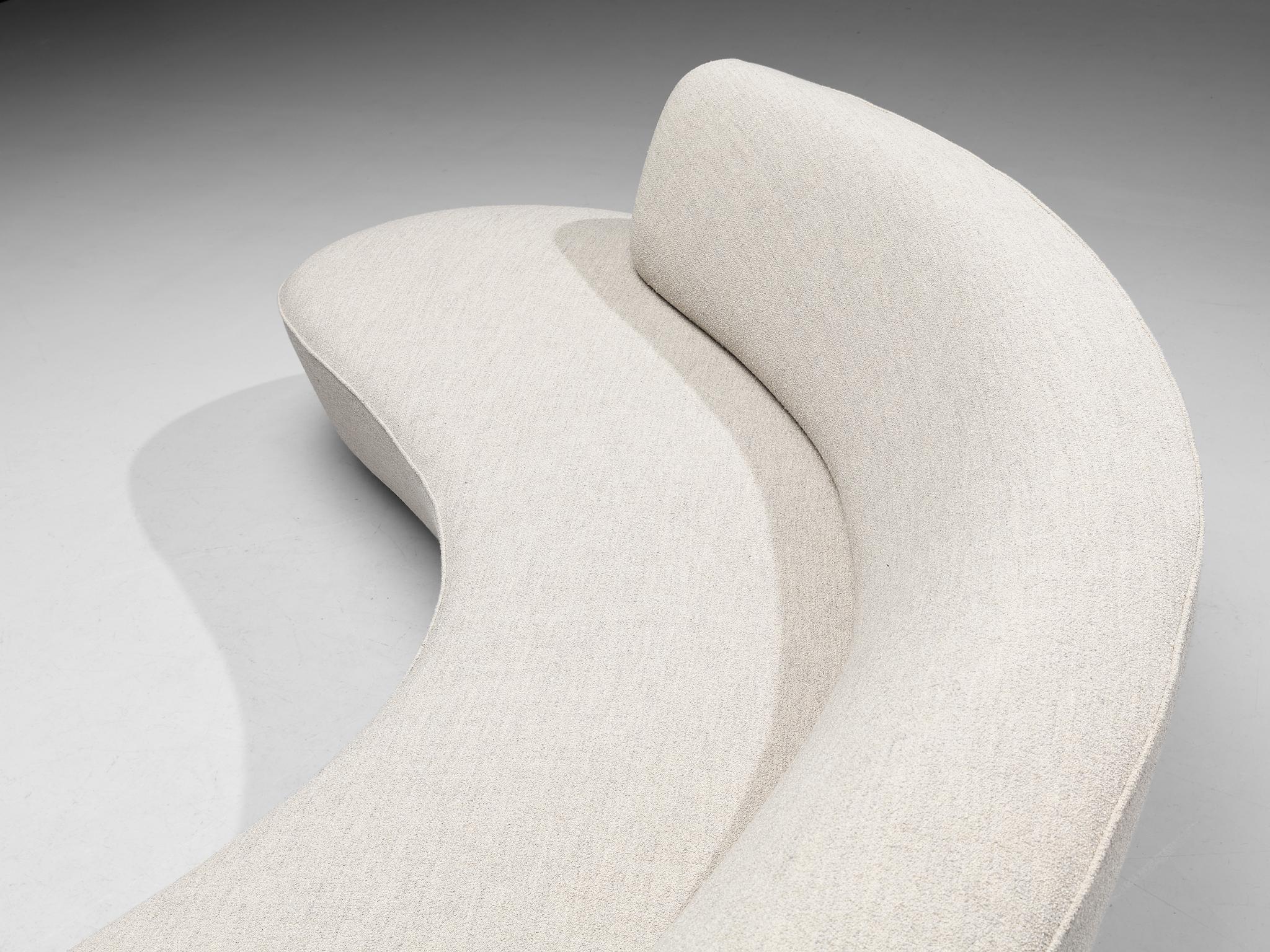 Iconic Vladimir Kagan ‘Serpentine’ Sofa in White Upholstery 2