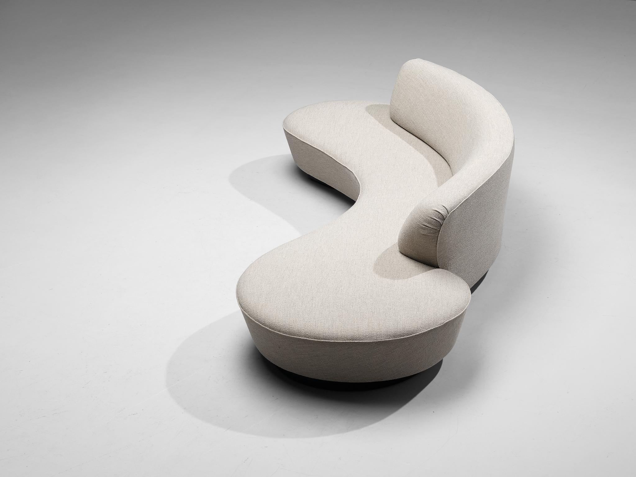 Iconic Vladimir Kagan ‘Serpentine’ Sofa in White Upholstery In Good Condition In Waalwijk, NL