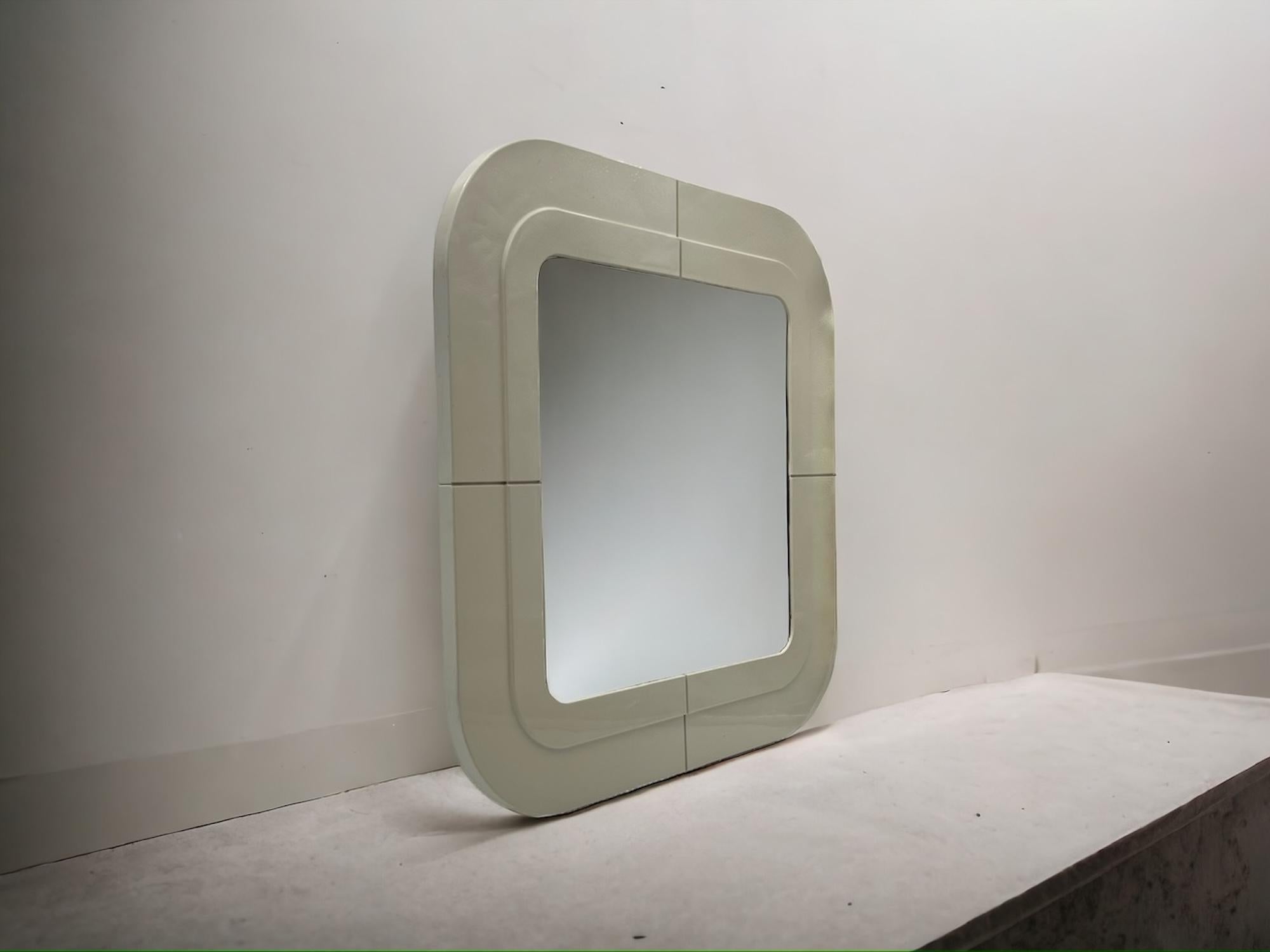 Iconic Wall Mirror by Anna Castelli for Kartell, 1960s  1