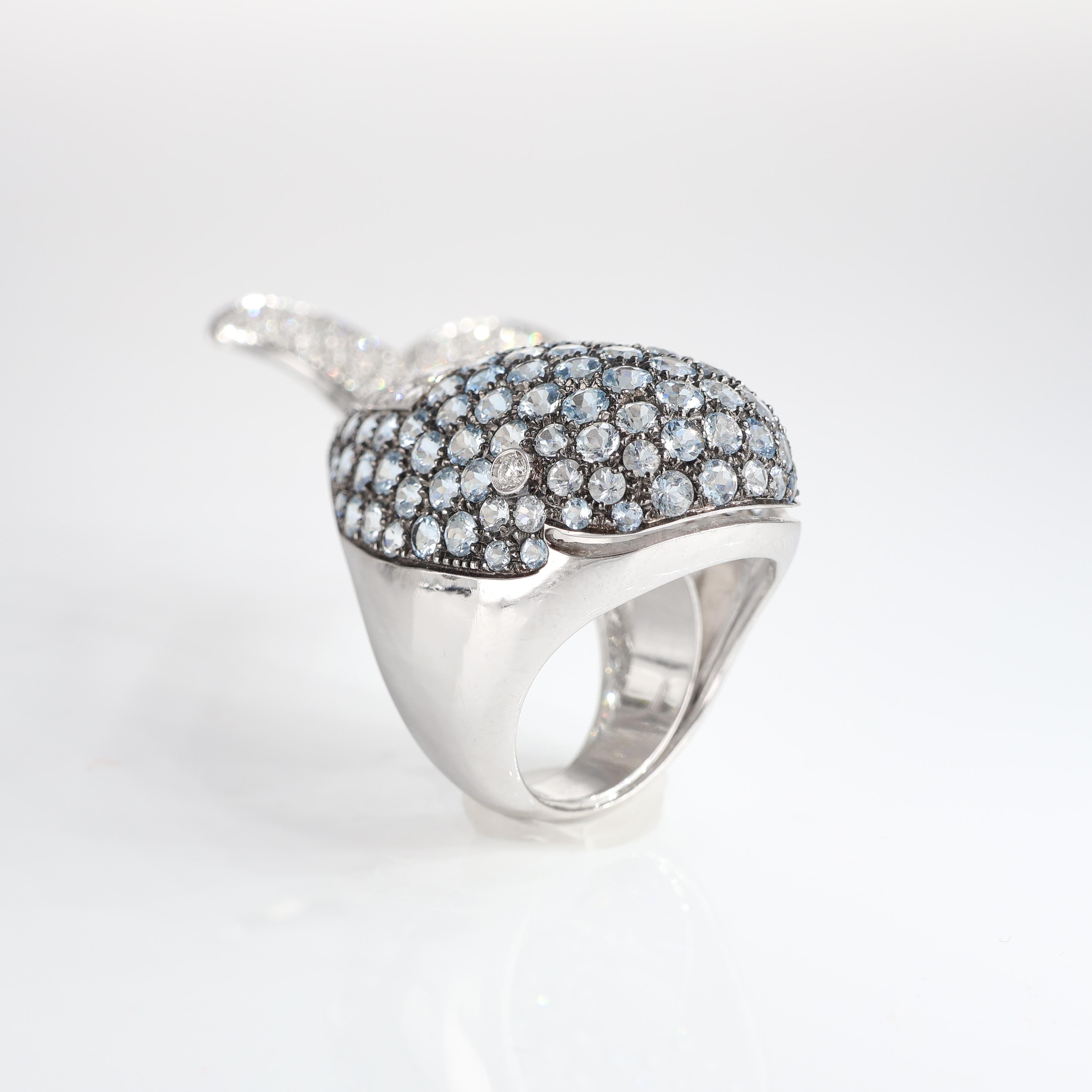 Anillo icónico de oro blanco con diseño de ballena, diamantes y aguamarina en Nuevo estado para la venta en Bergamo, BG