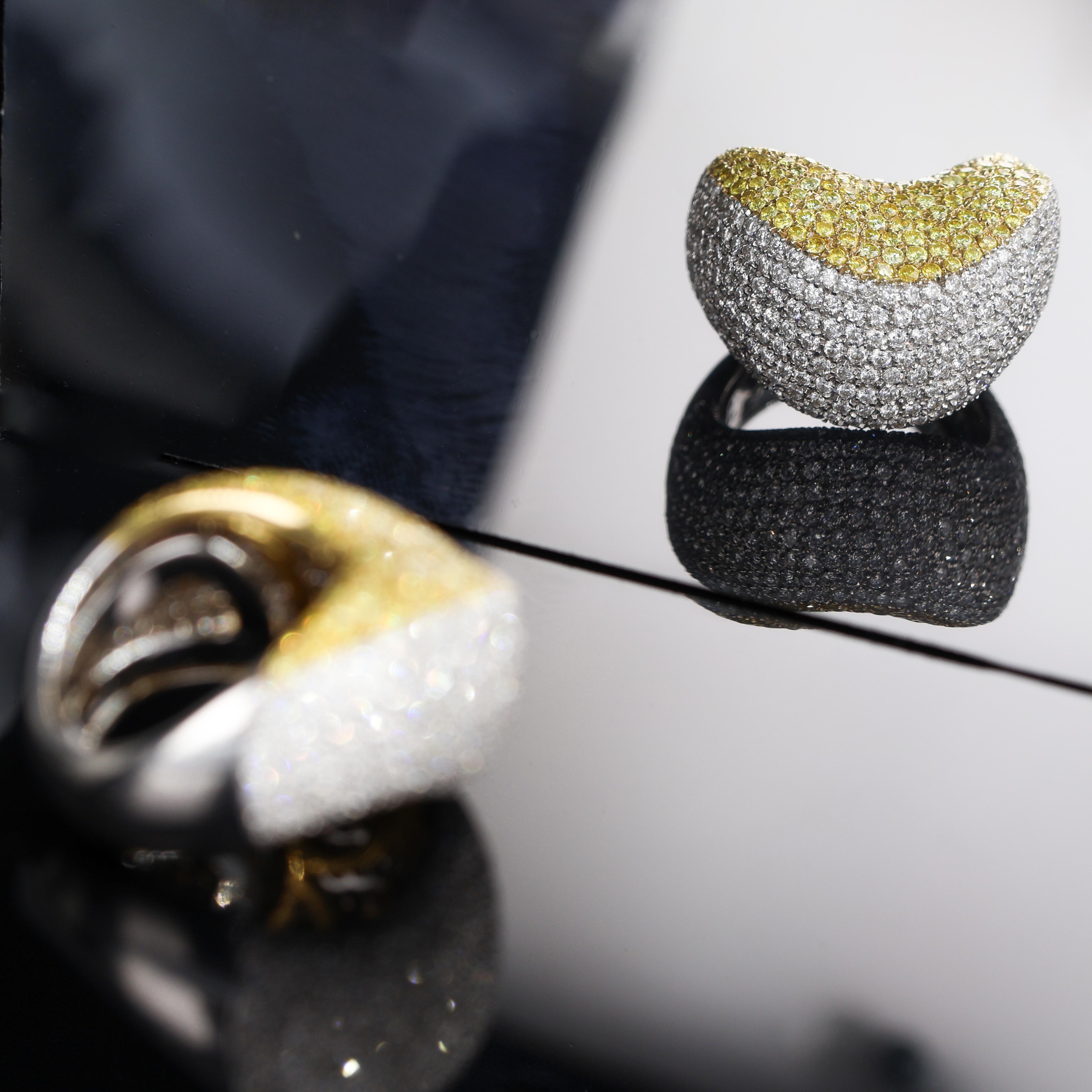 Iconic White Gold Band Ring with White and Yellow Diamonds, 4.10 Carats For Sale 7