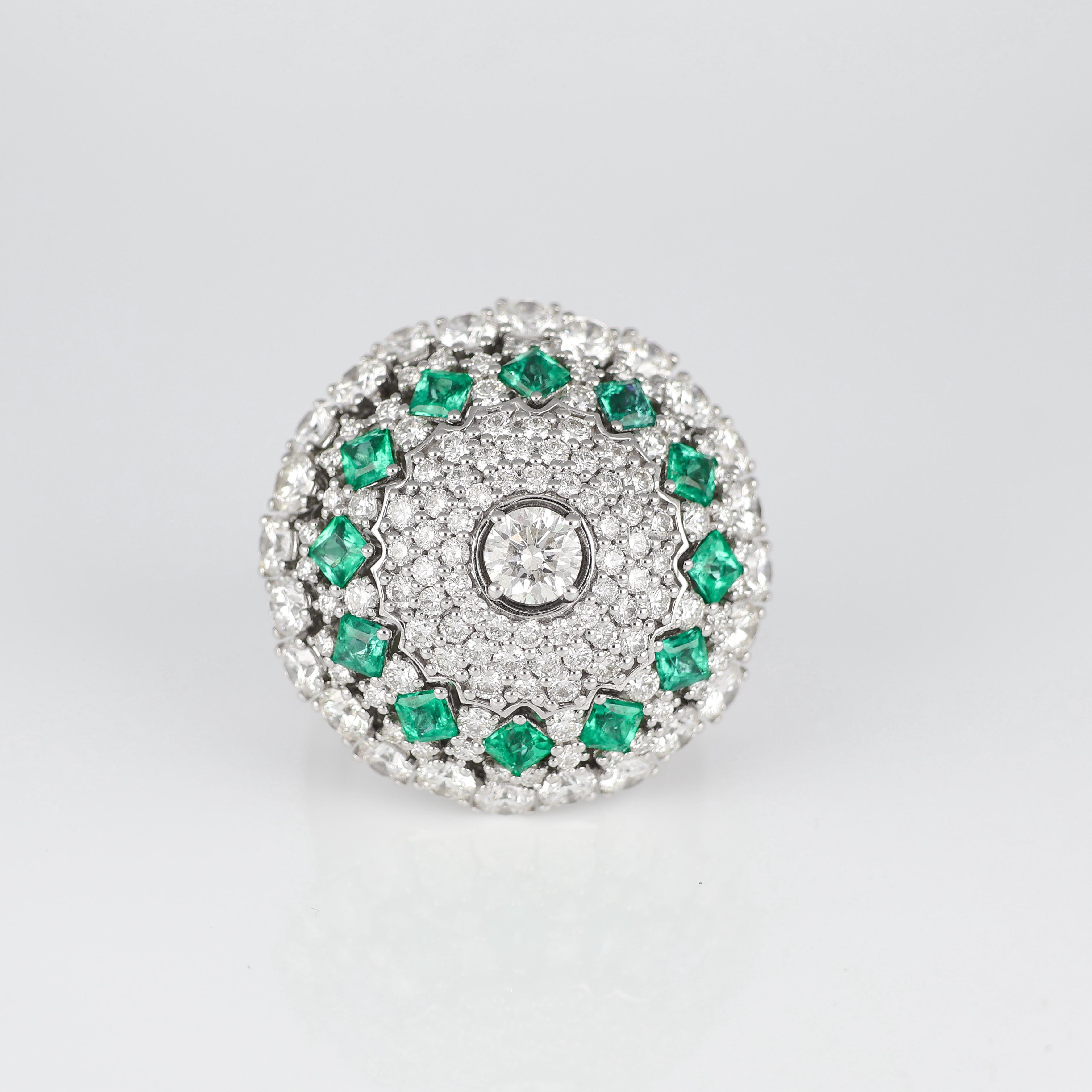 Women's or Men's Iconic White Gold Dome Ring with Diamonds 5.35 ct Princess Cut Emeralds 1.60 ct For Sale