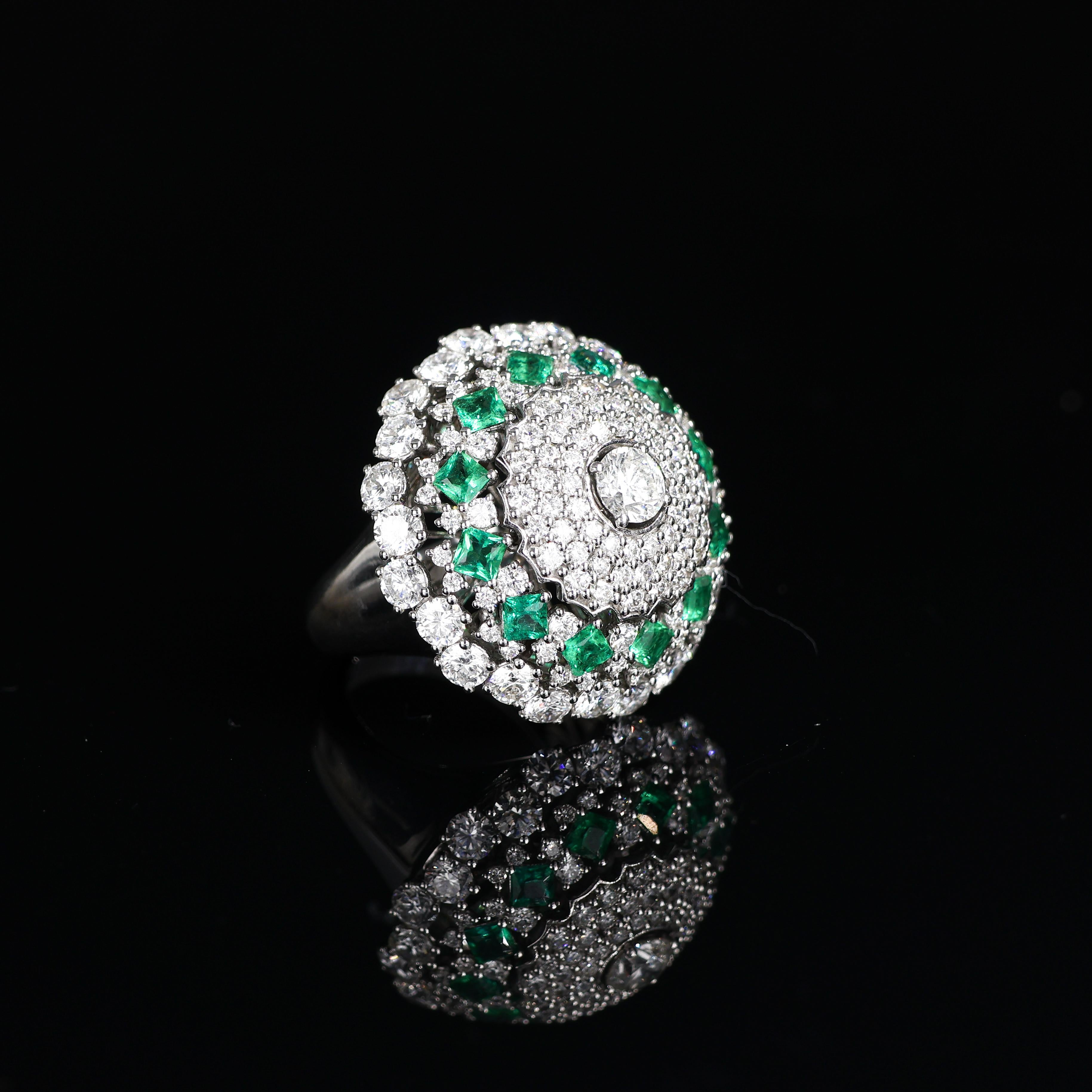 Iconic White Gold Dome Ring with Diamonds 5.35 ct Princess Cut Emeralds 1.60 ct For Sale 1