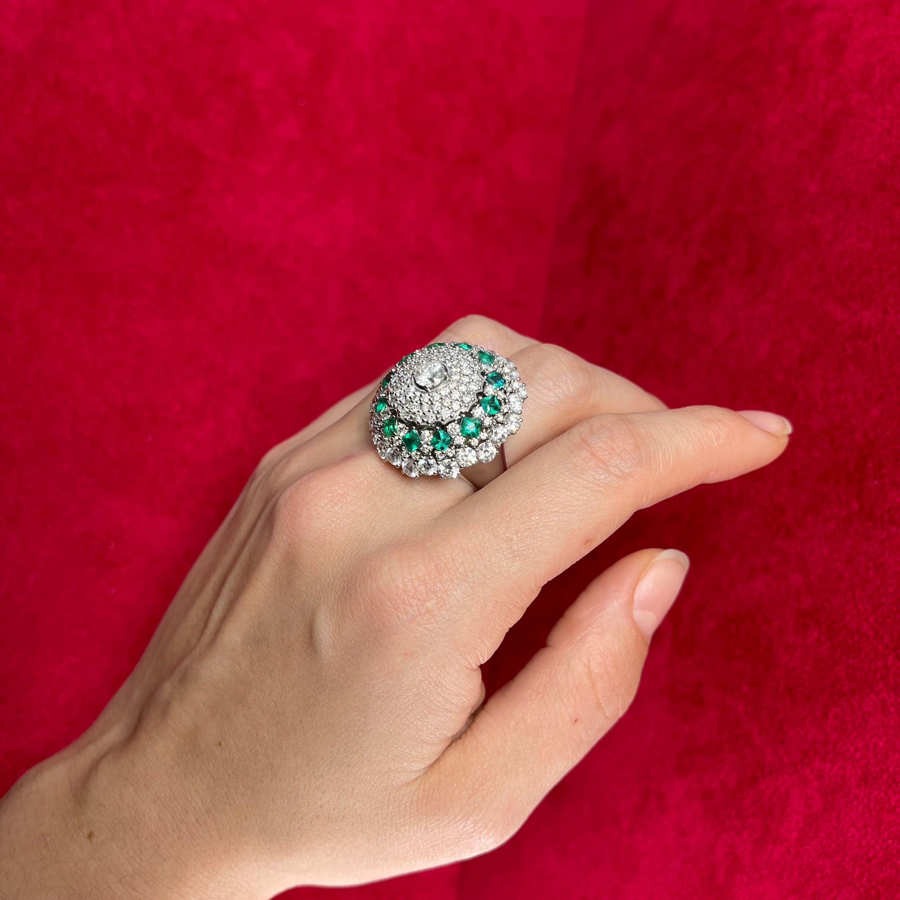 Iconic White Gold Dome Ring with Diamonds 5.35 ct Princess Cut Emeralds 1.60 ct For Sale 4