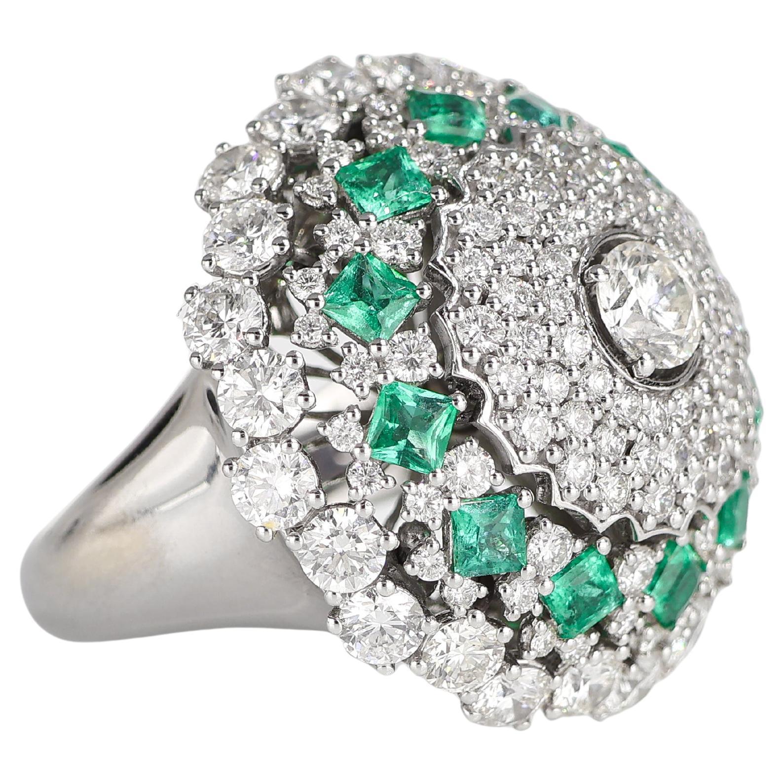 Iconic White Gold Dome Ring with Diamonds 5.35 ct Princess Cut Emeralds 1.60 ct For Sale