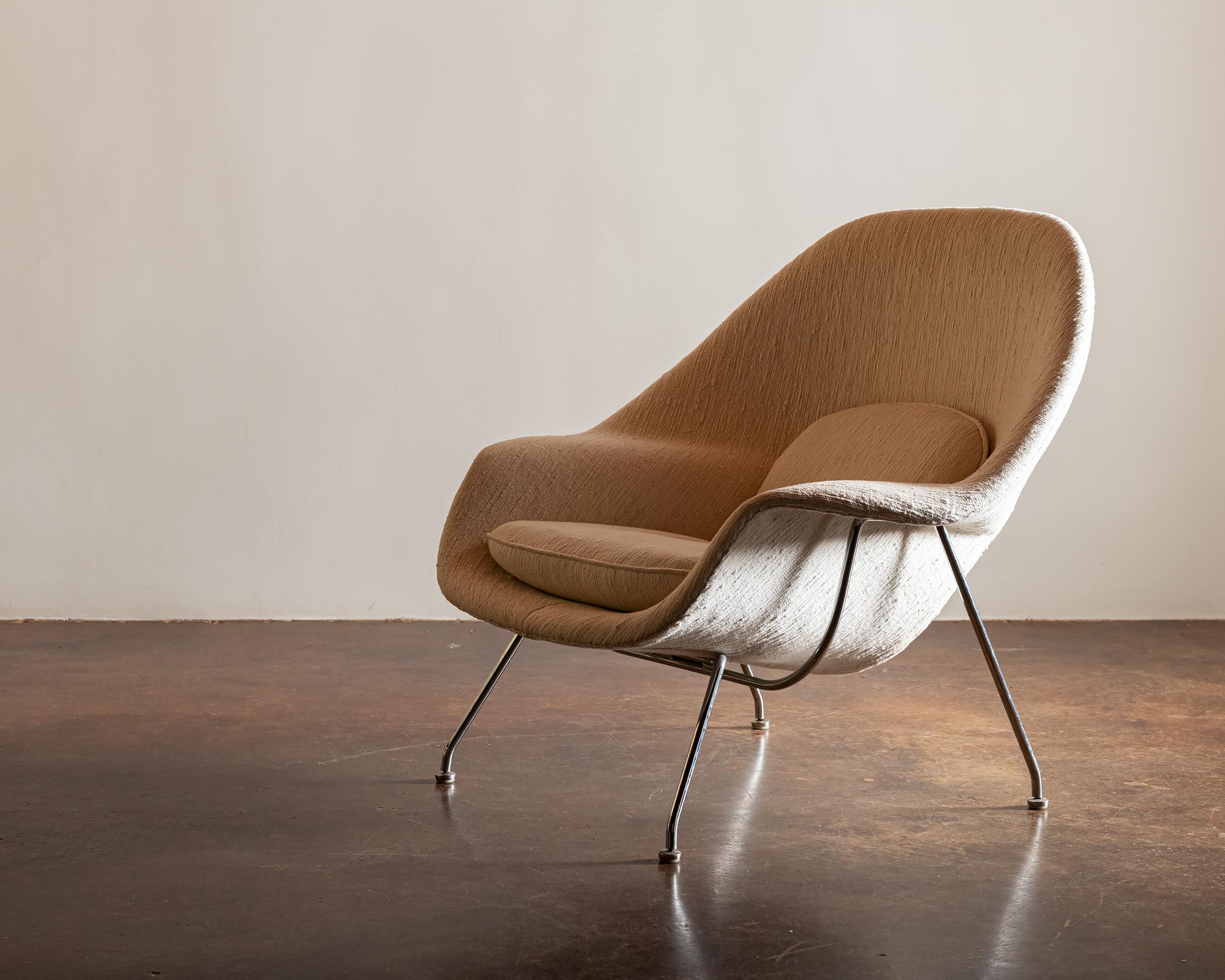 Mid-20th Century Iconic Womb Chair and Ottoman by Eero Saarinen for Knoll, United States, 1960s
