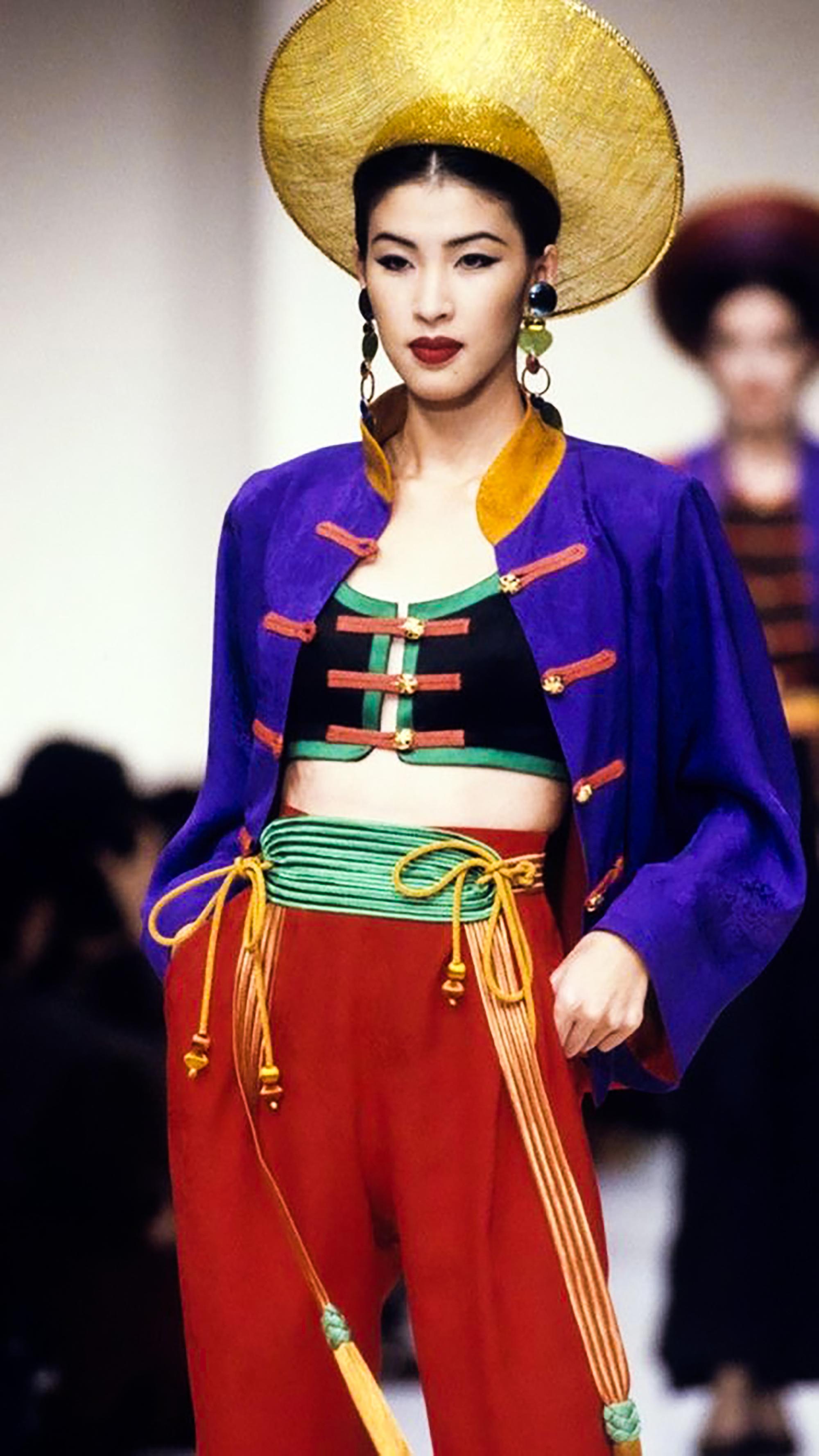 L'iconico ensemble di Yves Saint Laurent SS 1993 Kate Moss Giacca da passerella Pantaloni Abito in vendita 3