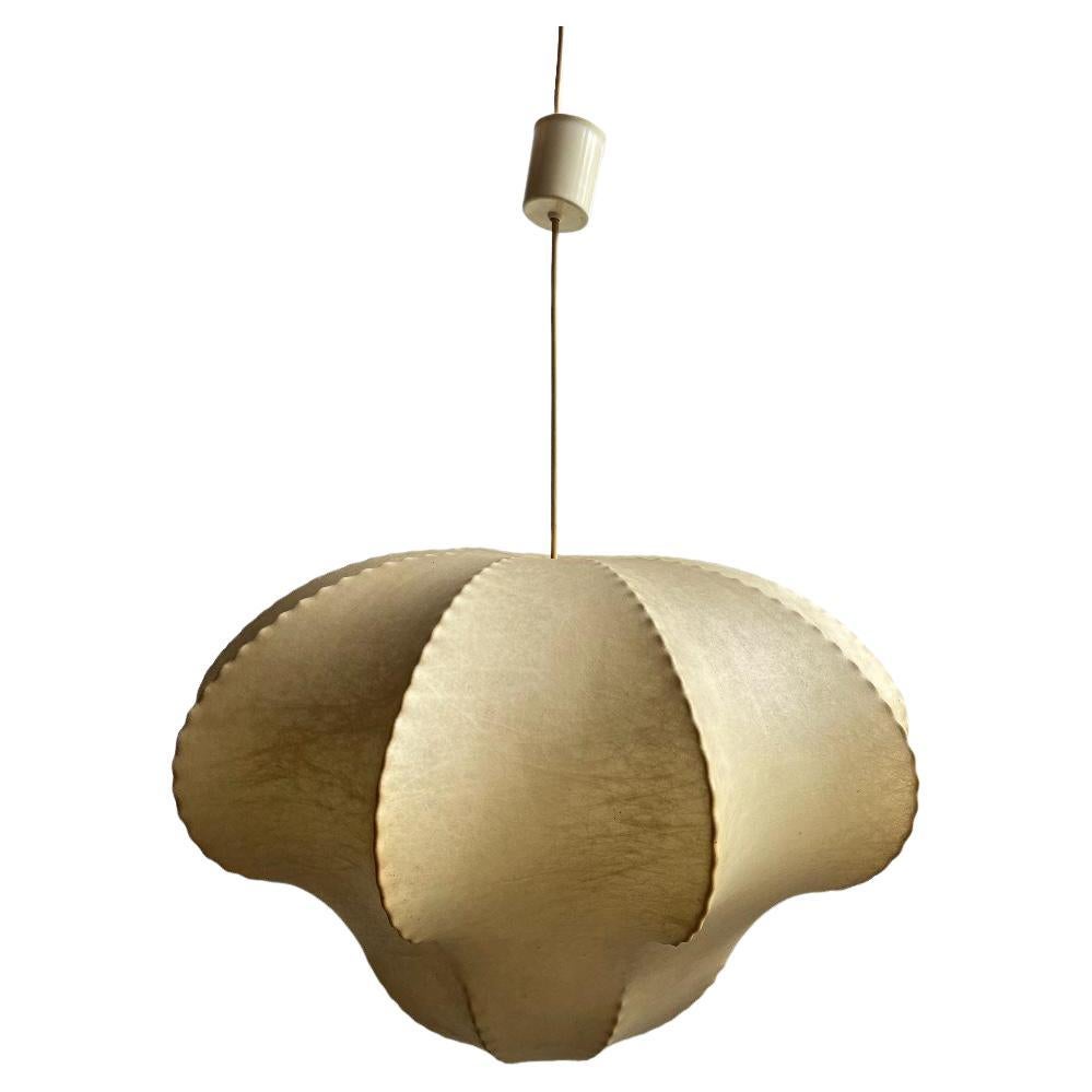 Iconico lampadario in cocoon a sospensione, 1960, Italia