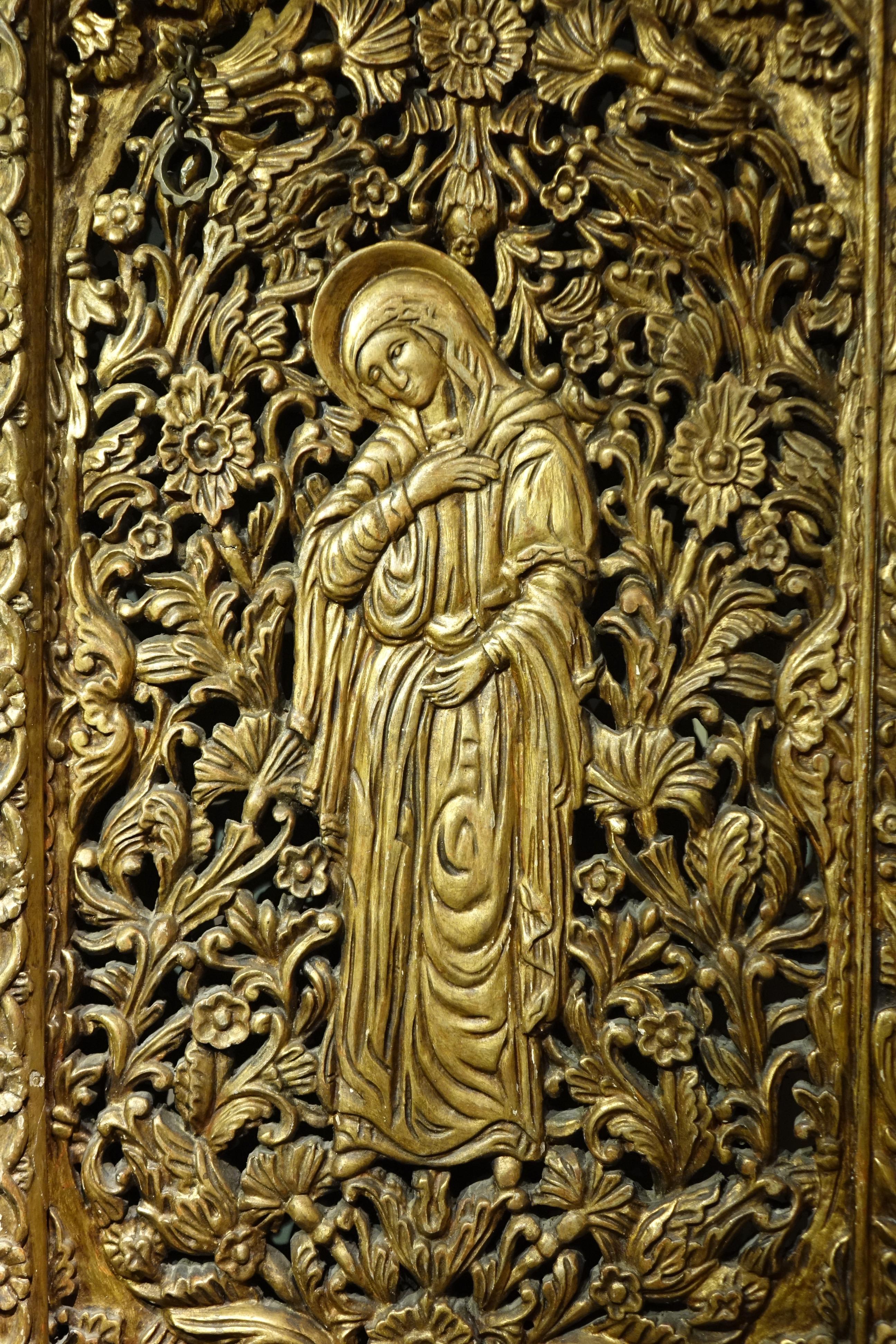 Hand-Carved Iconostasis door depicting the Annunciation, Balkans? 19th century For Sale