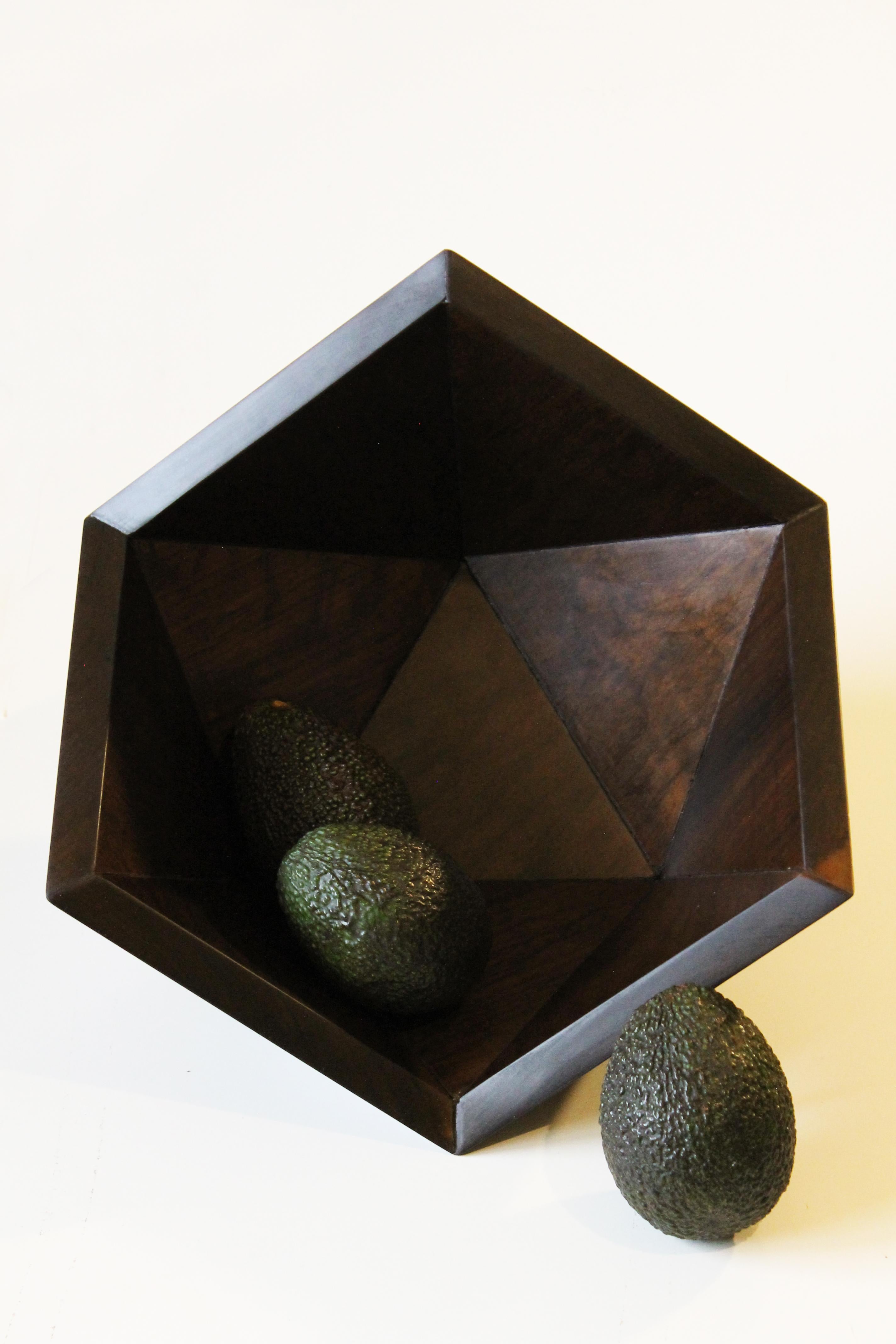 Woodwork Icosa wood bowl - (imbuia - brazilian walnut) For Sale
