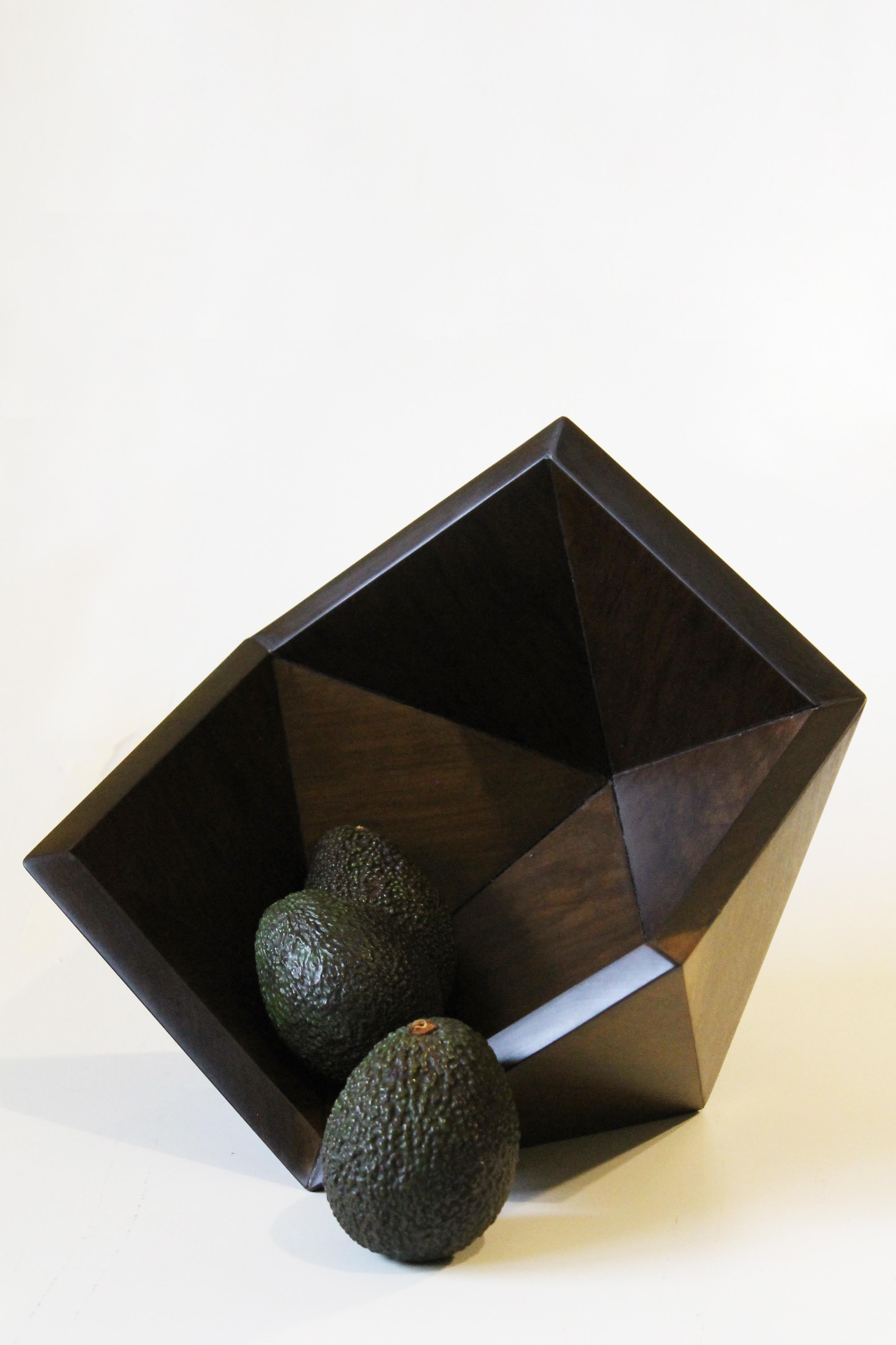 Icosa wood bowl - (imbuia - brazilian walnut) In New Condition For Sale In São Paulo, BR