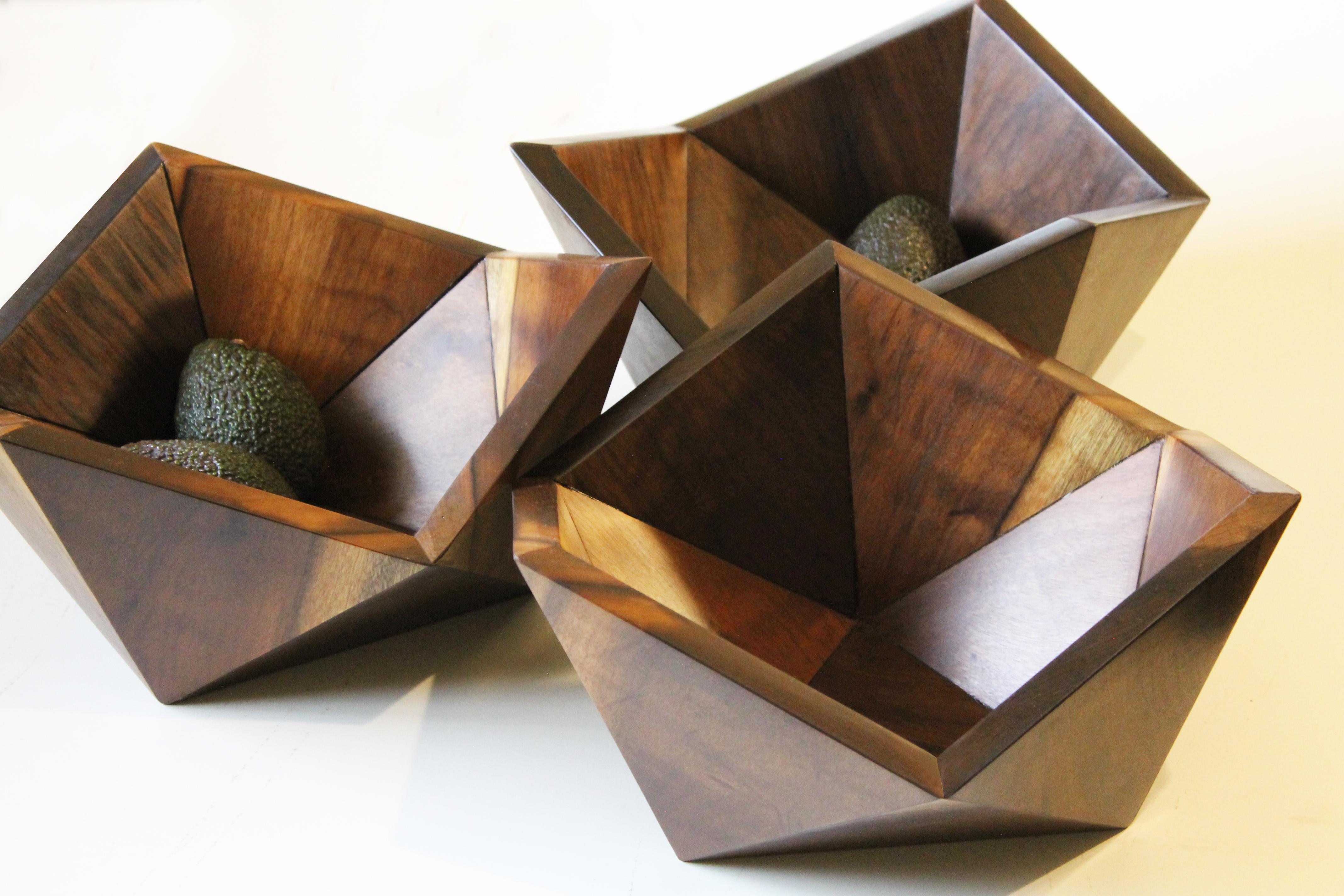 Icosa wood bowl - (imbuia - brazilian walnut) For Sale 1