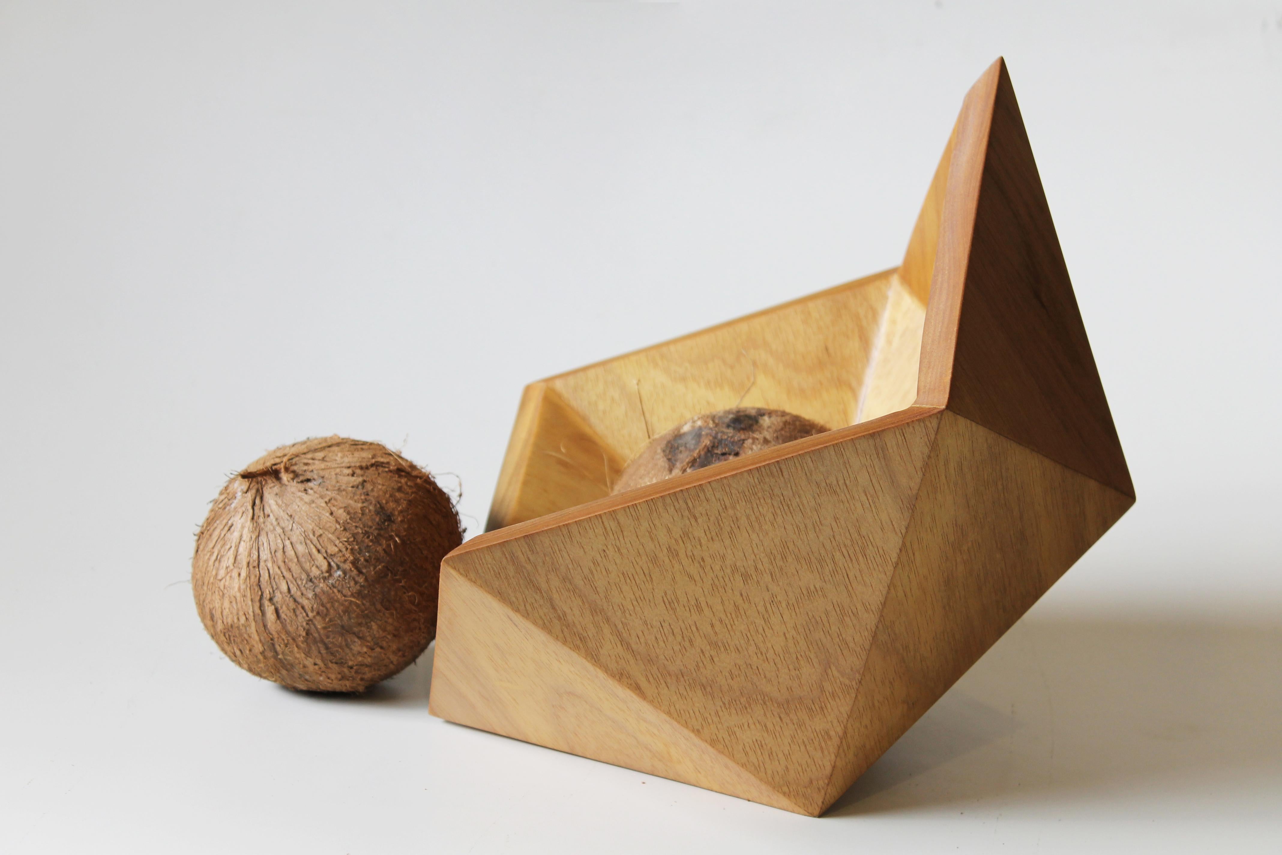Icosa wood bowl - (tauari) For Sale 2