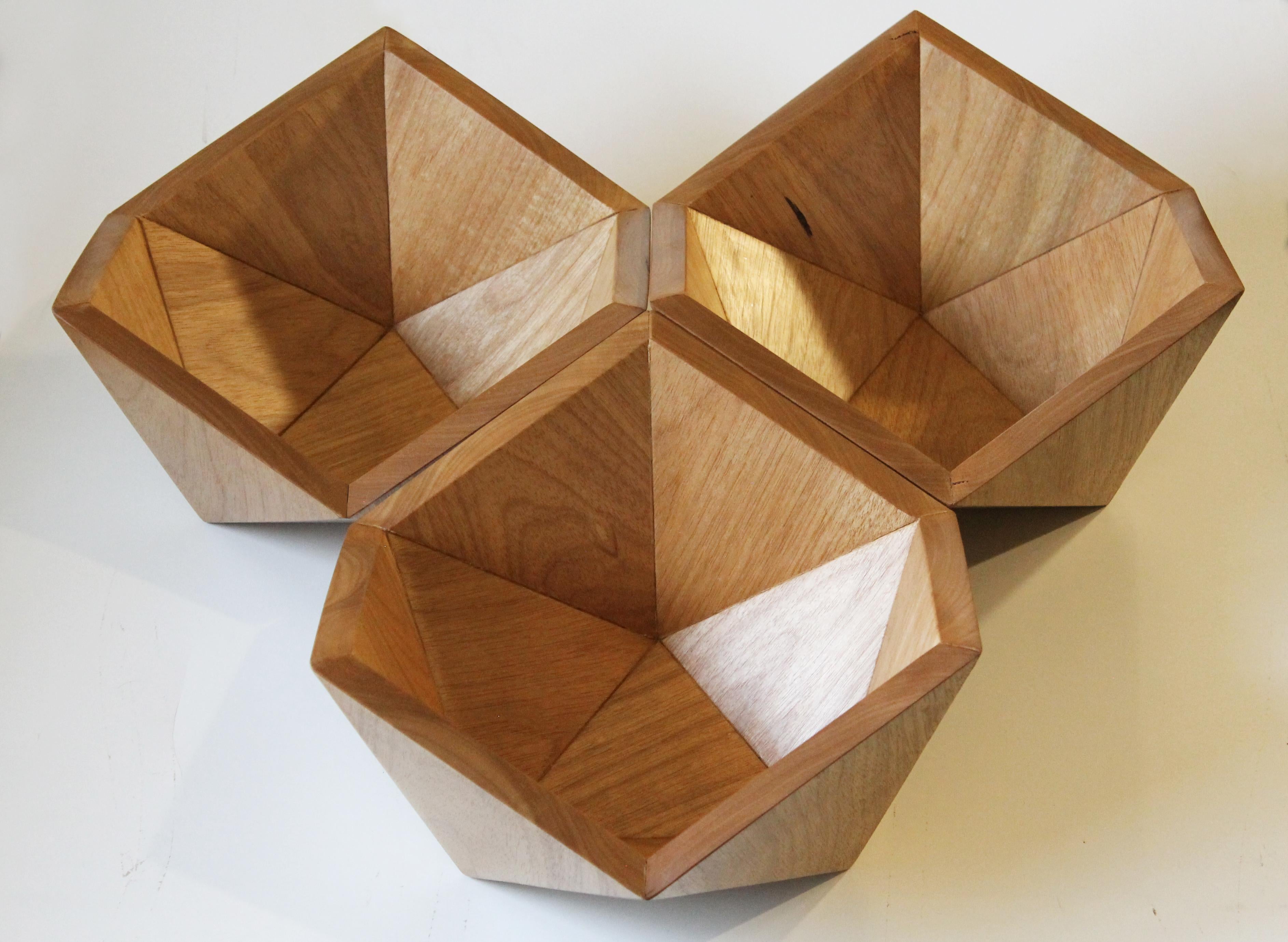 Icosa wood bowl - (tauari) For Sale 3
