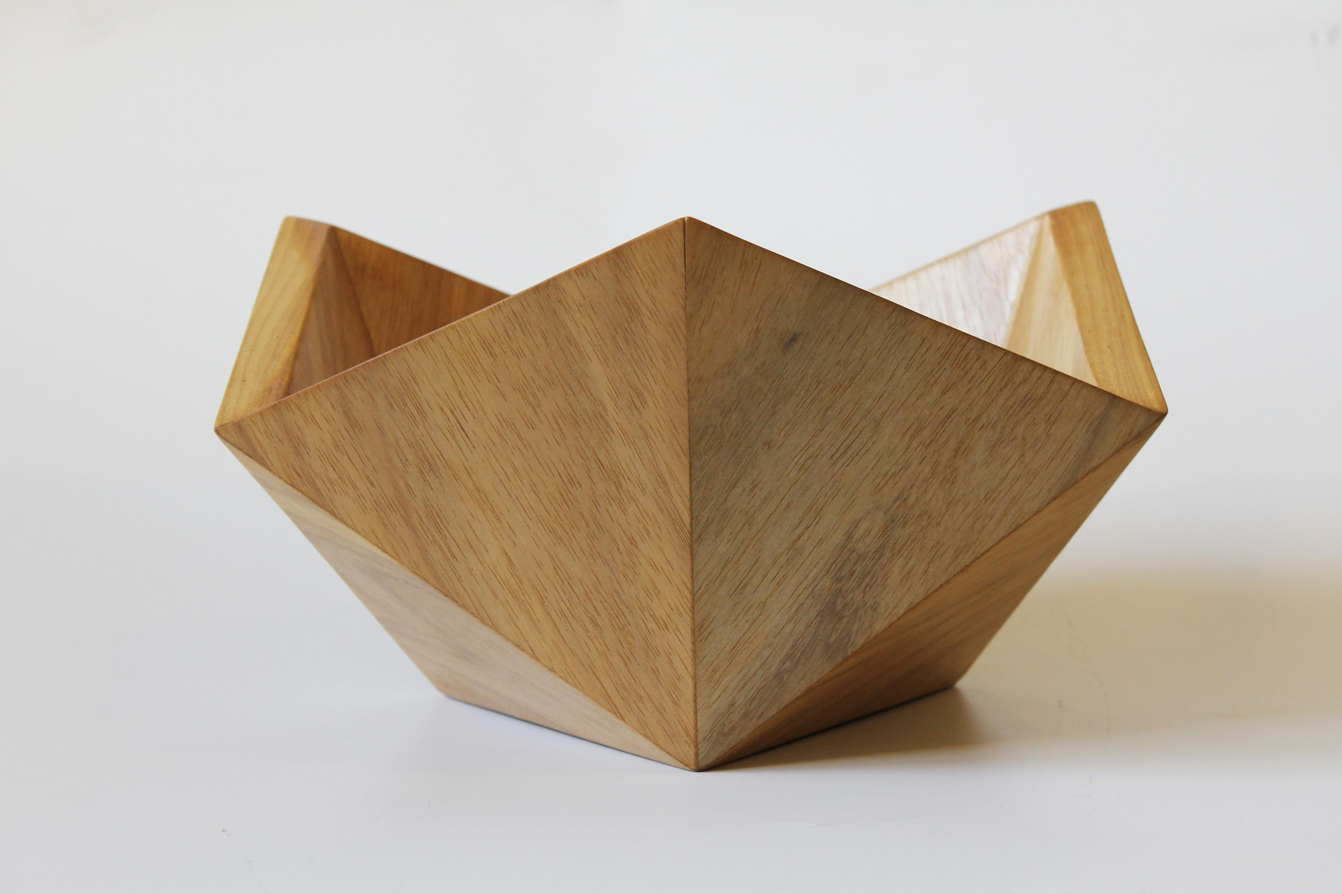 Woodwork Icosa wood bowl - (tauari) For Sale
