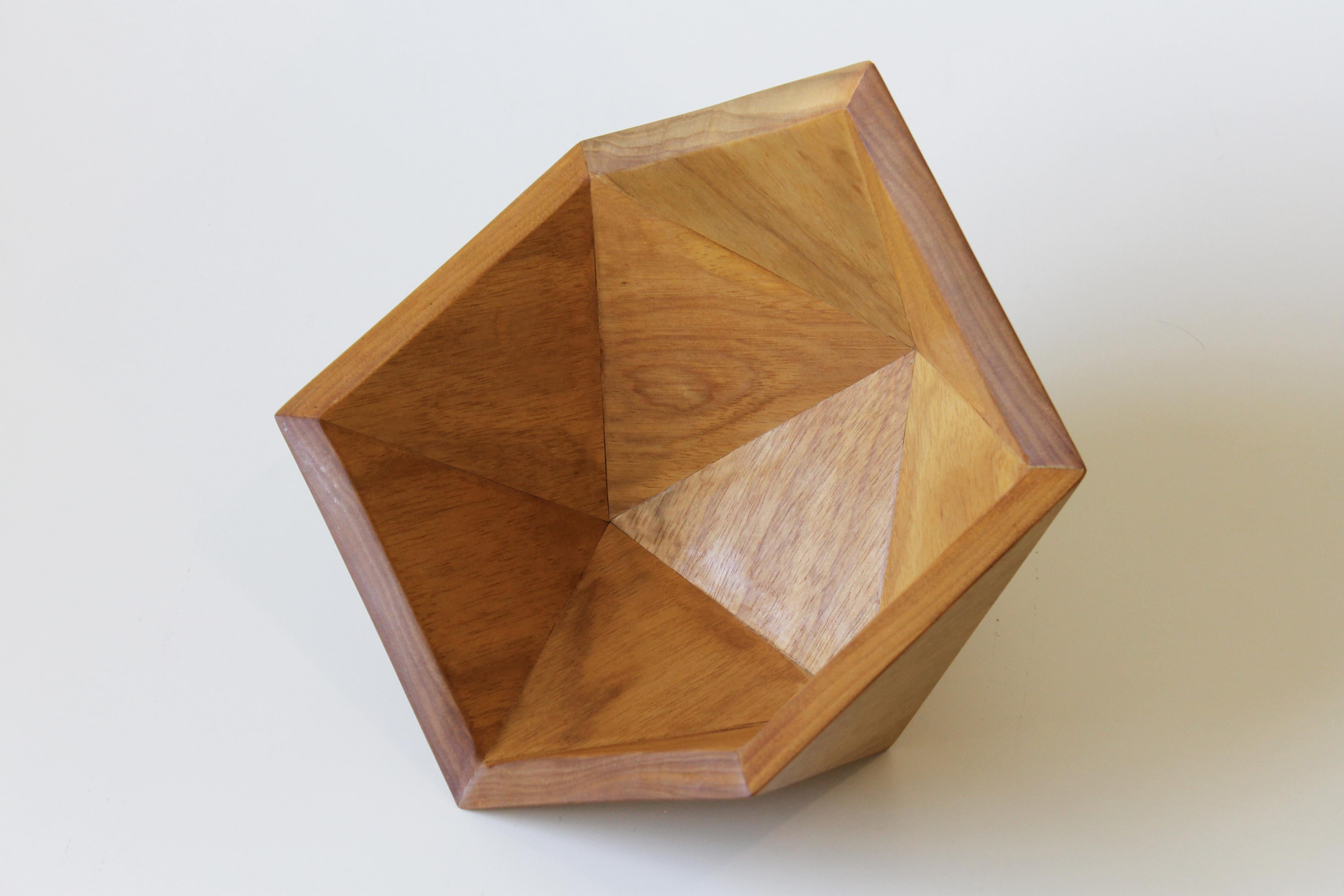 Icosa wood bowl - (tauari) In New Condition For Sale In São Paulo, BR