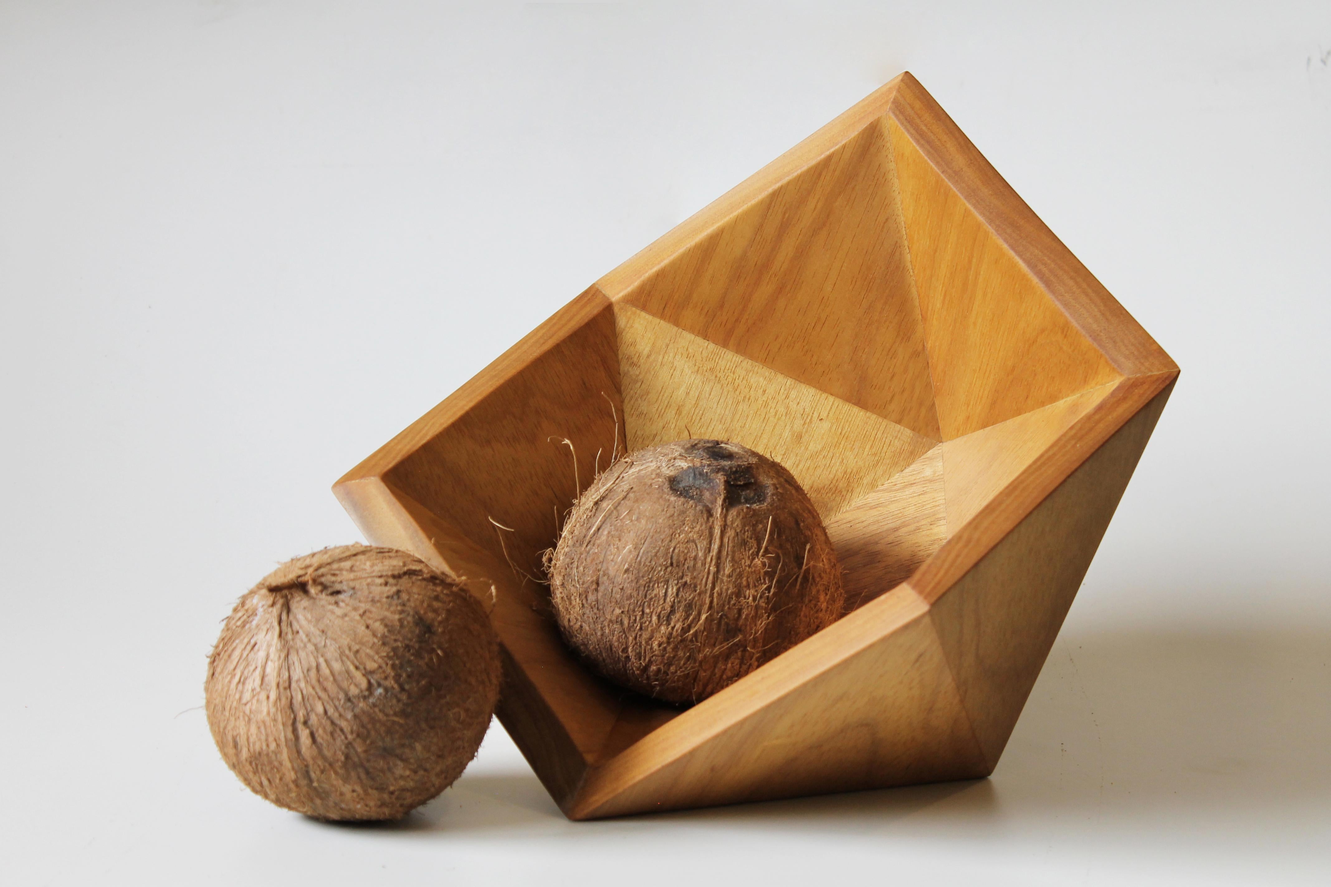 Icosa wood bowl - (tauari) For Sale 1