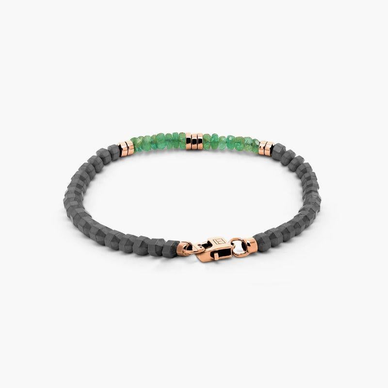 Bracciale con smeraldo icosaedro in ematite e argento, taglia S

Le pietre di smeraldo sfaccettate sono accostate a dischi d'argento placcati in oro rosa da 2 micron e rifiniti con la nostra chiusura a moschettone. Le pietre di ematite sono tagliate