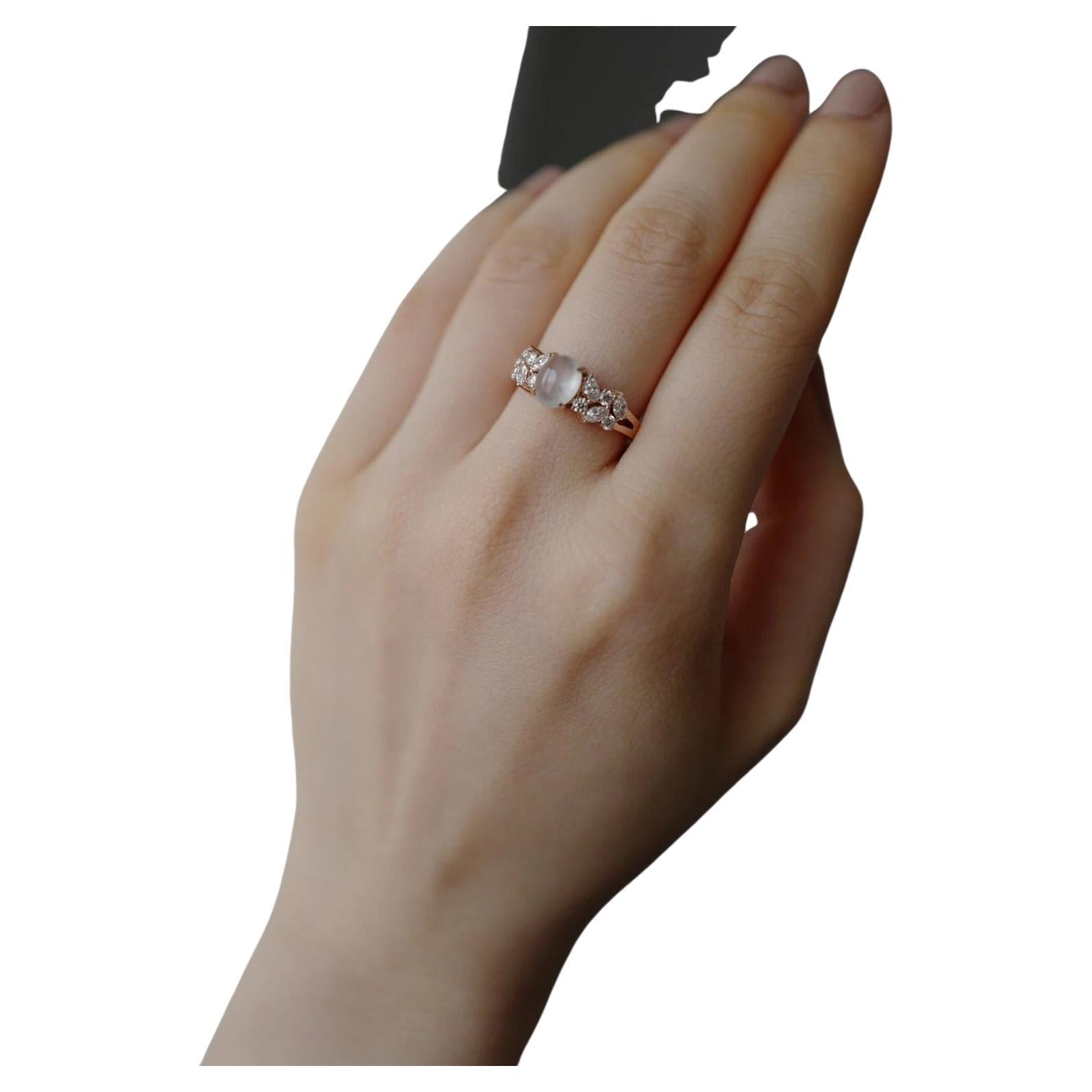 Im Angebot: Icy Jade Einzigartiger Verlobungsring mit Diamant-Akzenten ()