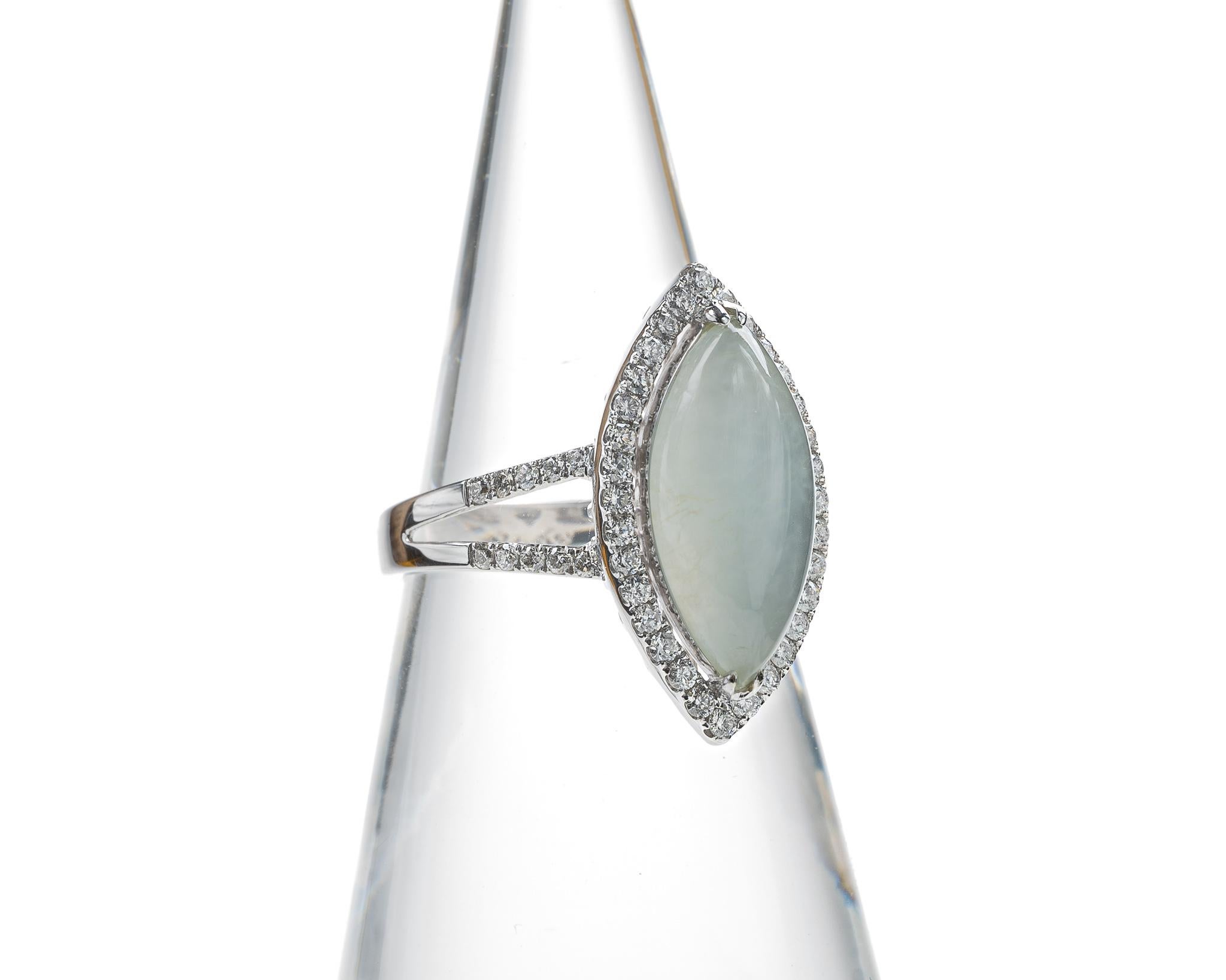 Bague en jadéite glacée, cabochon marquis et halo de diamants, certifié non traitée Neuf - En vente à San Francisco, CA