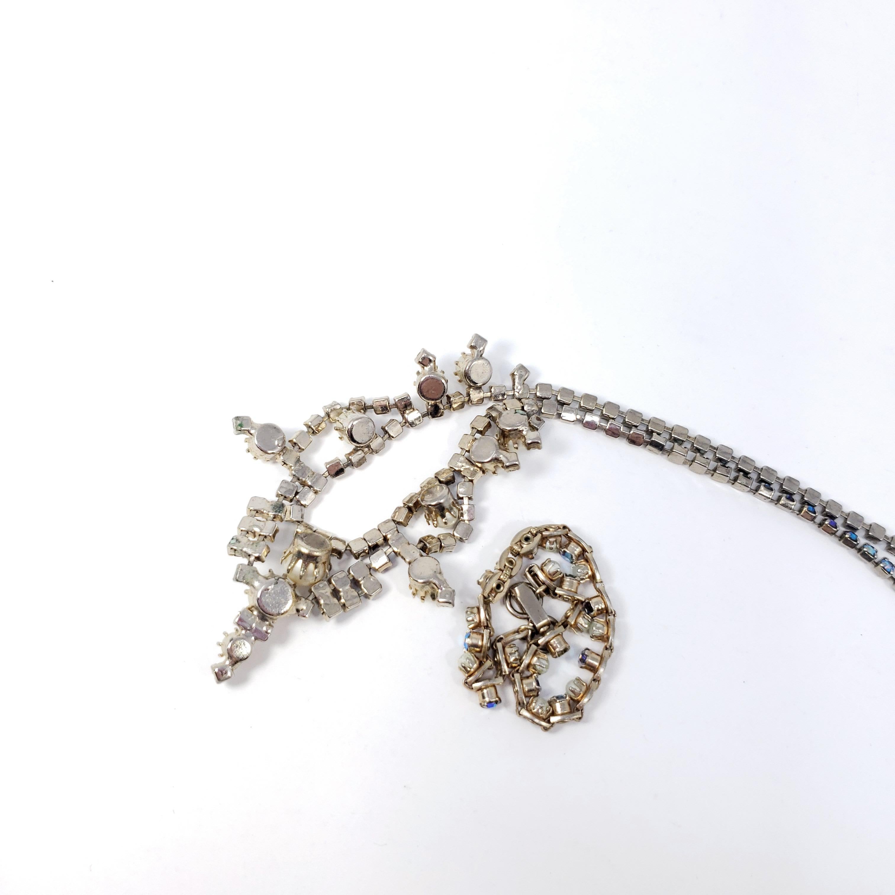 Collier et bracelet en saphir glacé Aurora Borealis, cristal et fausse perle, années 1950 Unisexe en vente