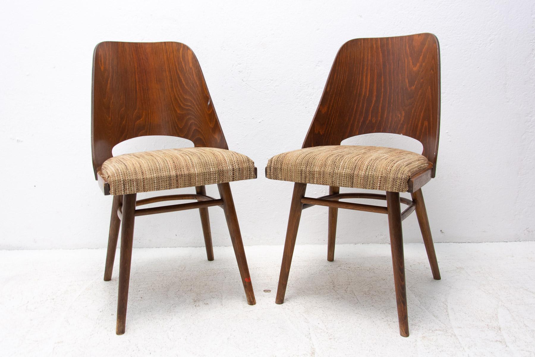 Interesting model of vintage bentwood dining chairs designed by Radomír Hofman for TON Bystrice pod Hostýnem (Thonet successor in Czechoslovakia after World War 2) . They were made in the former Czechoslovakia in the 1960´s. The chairs are made of