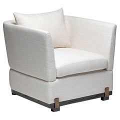 Sillón Ida, de roble negro cepillado con arena, fabricado a mano en Portugal por Duistt