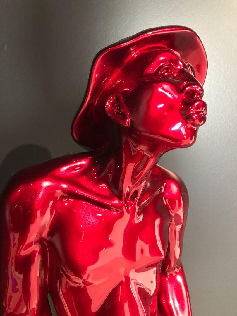 Le Siffleur 85cm Red/Silver - Sculpture by Idan Zareski
