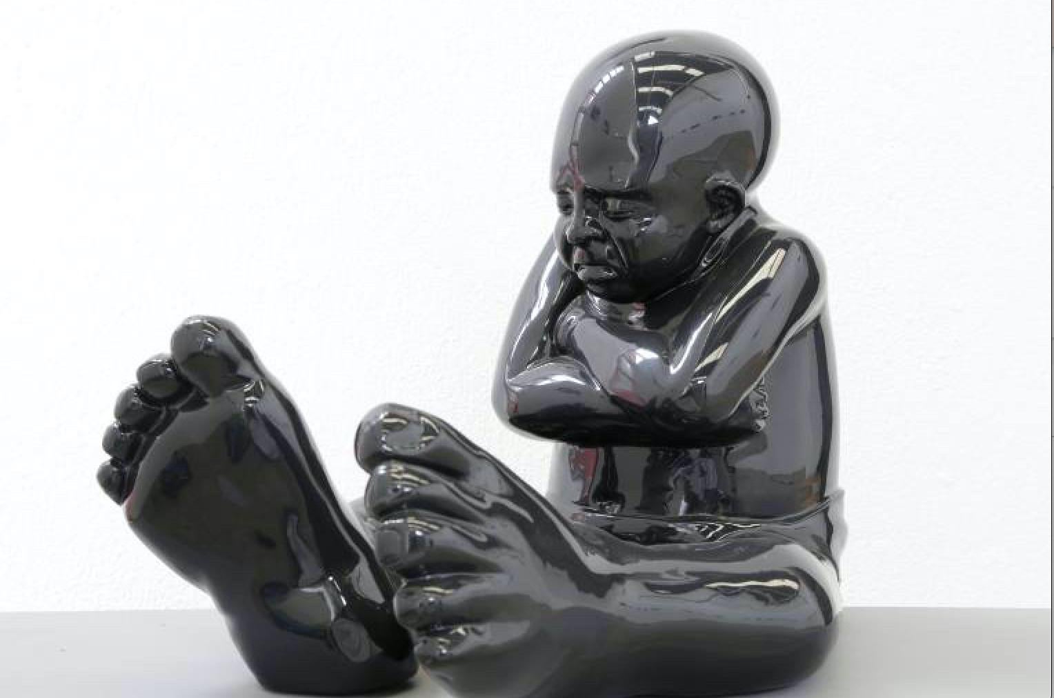 Idan Zareski Figurative Sculpture - Babyfoot 