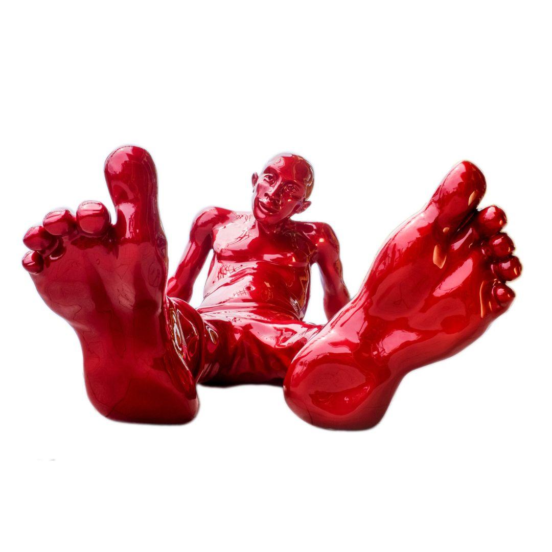 Idan Zareski Figurative Sculpture – Bigfoot XS