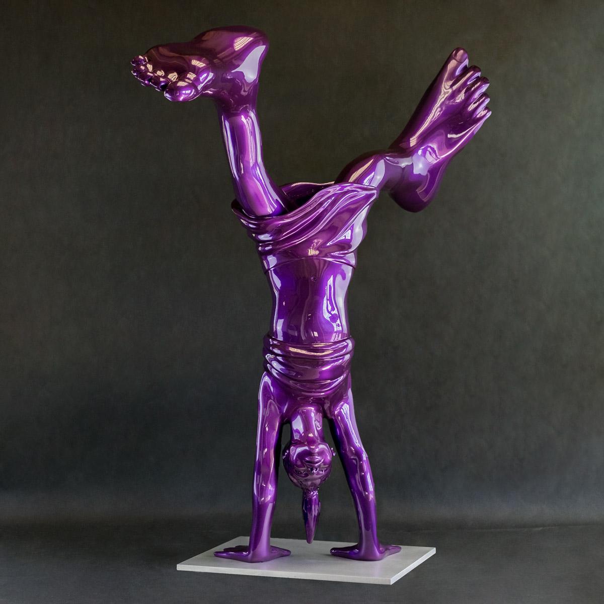 La Nena XS (Schwarz), Figurative Sculpture, von Idan Zareski