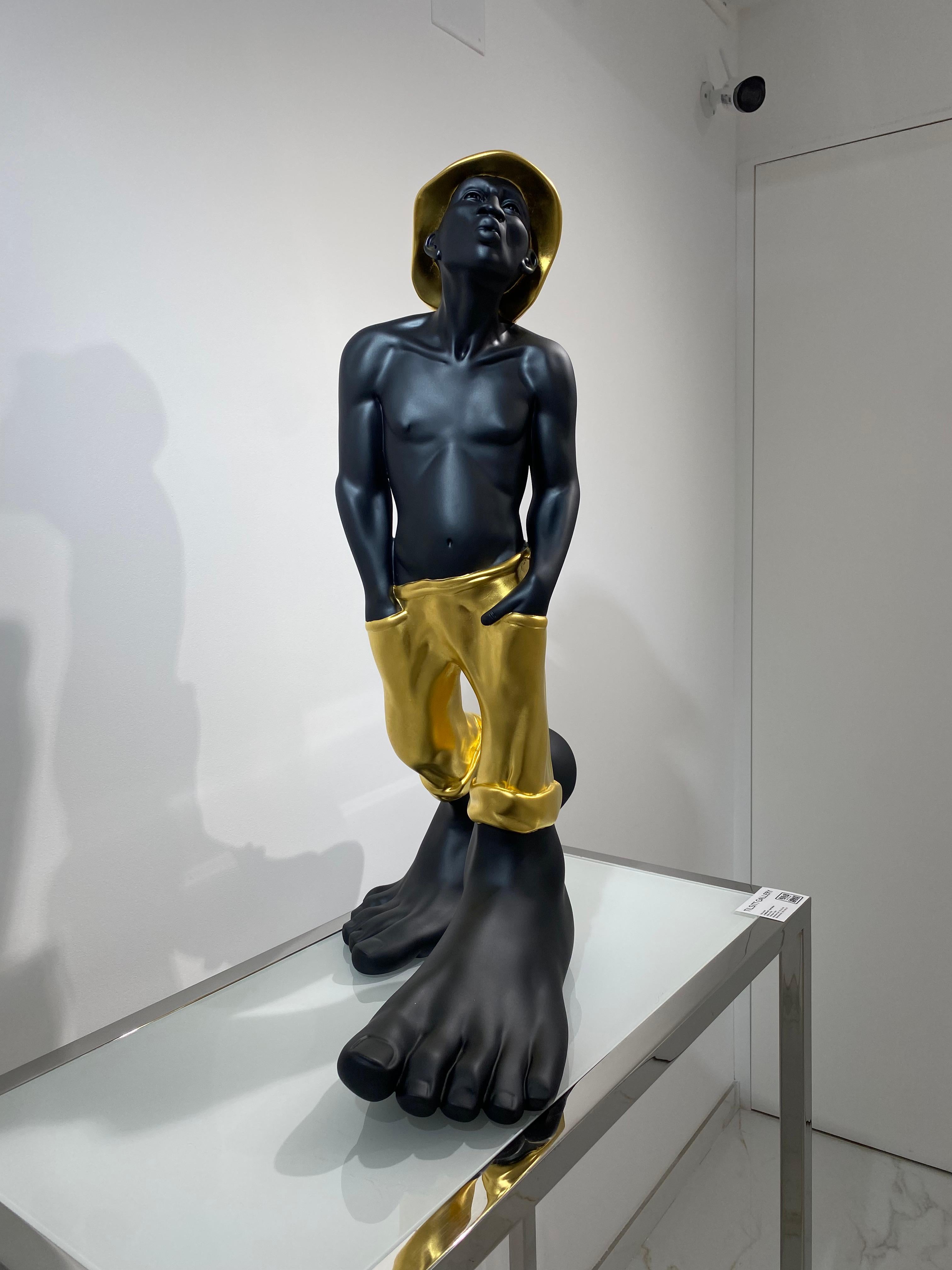 Cette pièce frappante, connue pour sa finition rouge audacieuse et ses détails réalistes, illustre la vision artistique unique de Zareski et sa maîtrise de la sculpture.

