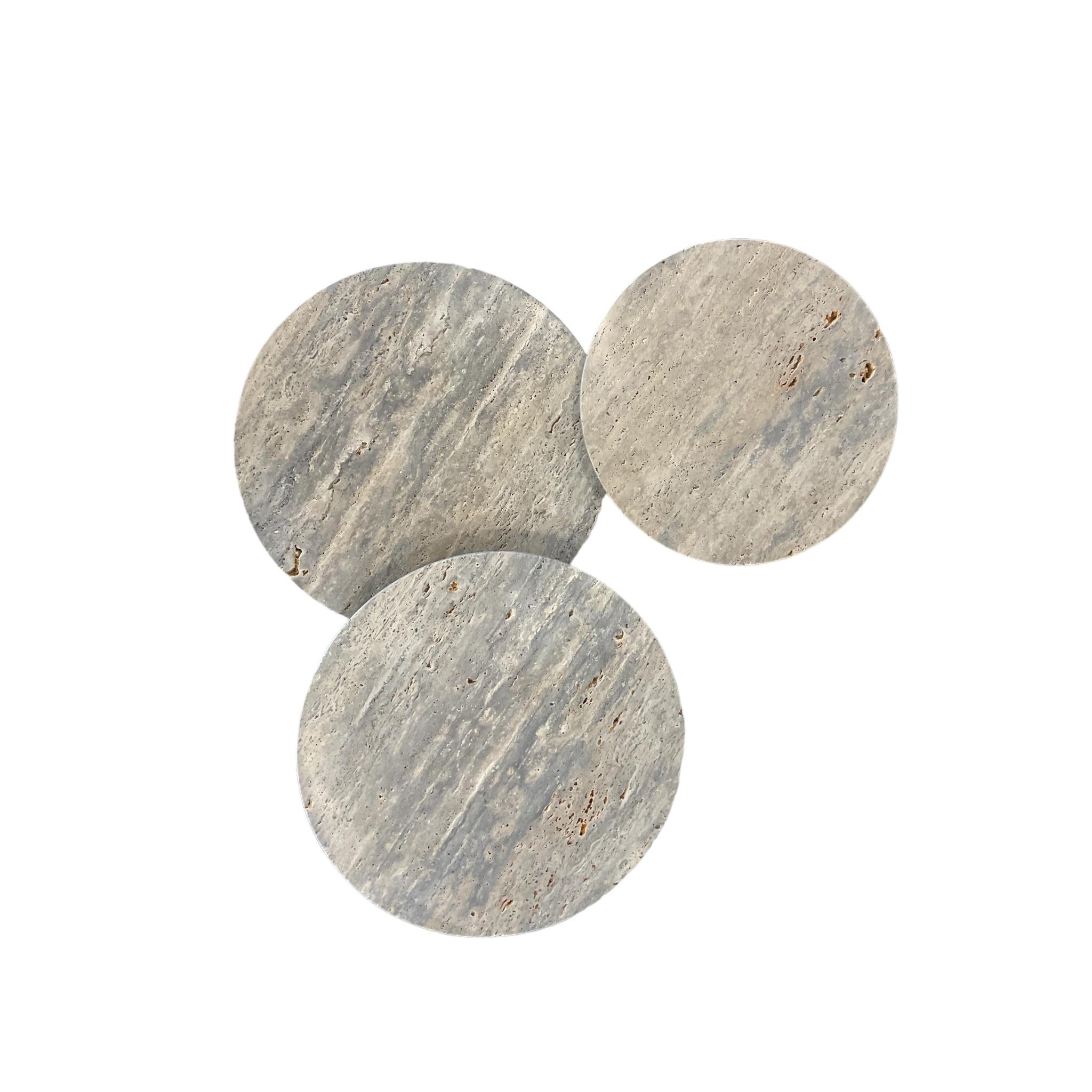 Ensemble de 3 tables d'appoint IDE en travertin argenté et travertin pierre en vente 2