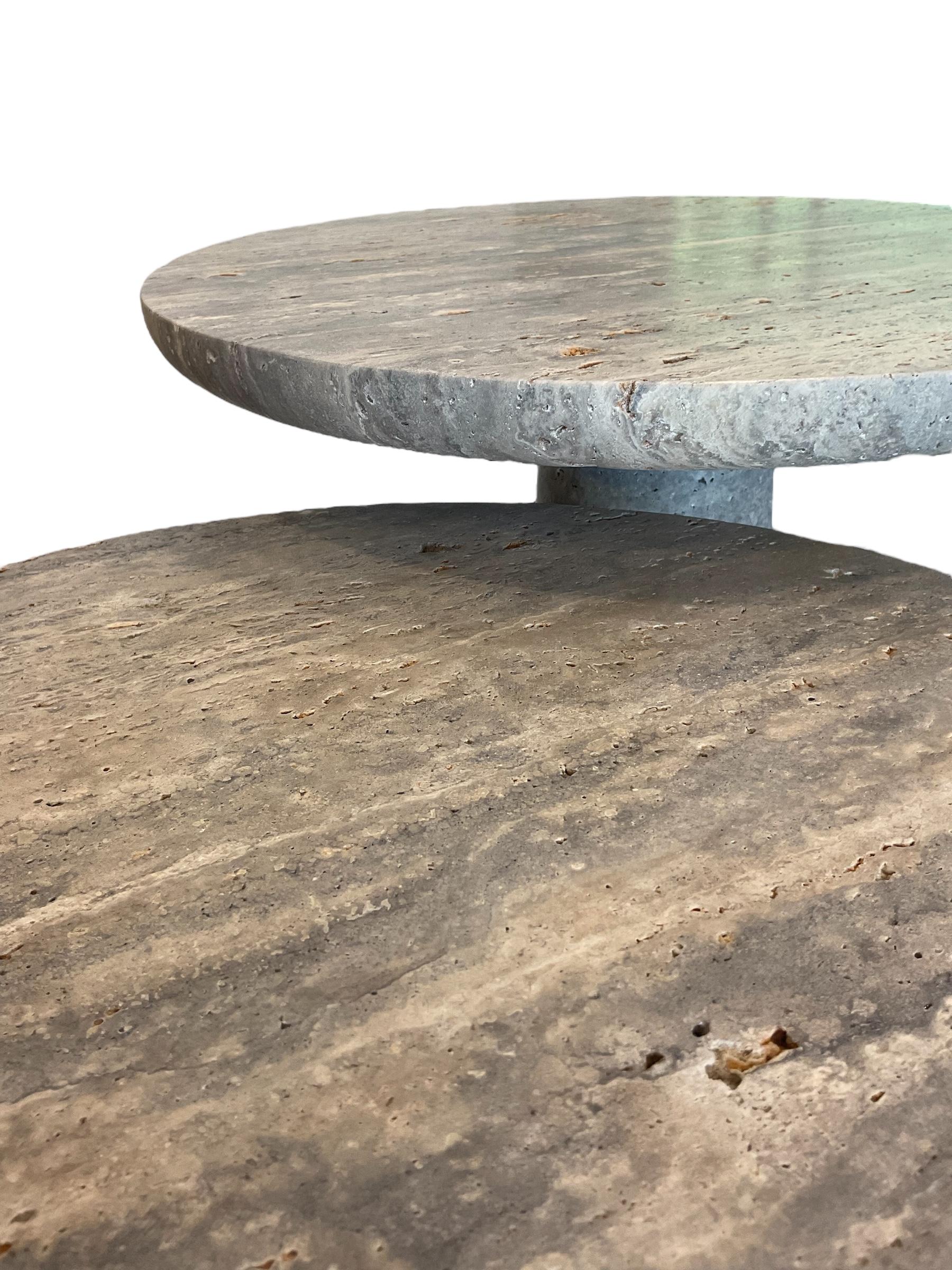 Ensemble de 3 tables d'appoint IDE en travertin argenté et travertin pierre en vente 1