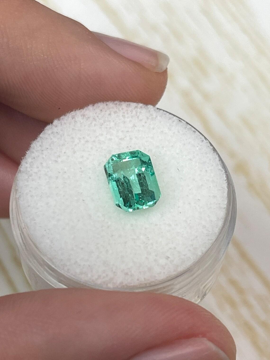 Ideal Astrológico 1,91 Quilates 8x6 VVS Esmeralda Verde Colombiana - Talla Esmeralda en Nuevo estado para la venta en Jupiter, FL