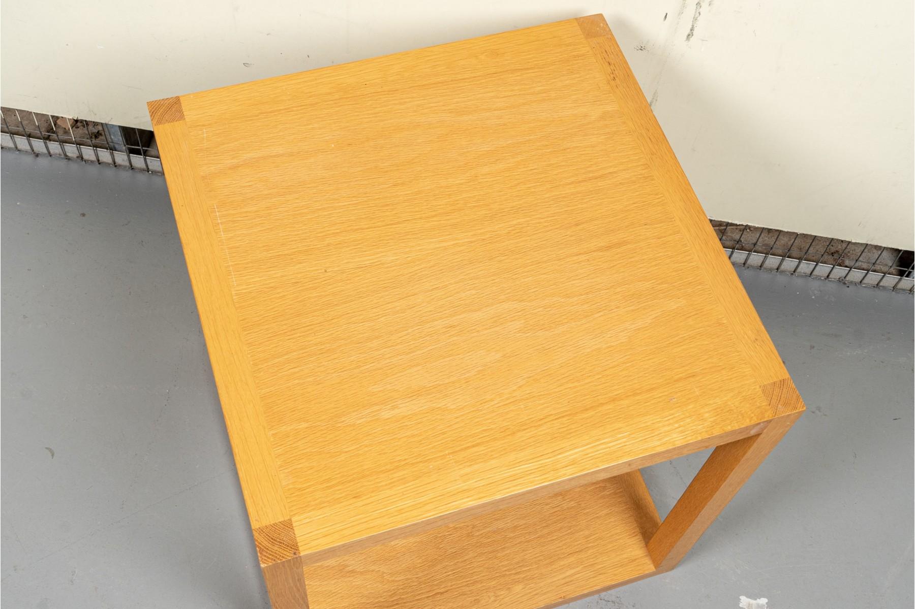 Ideal 20x20x20 Cube Side Table / golden oak / haute qualité par Charles Webb

Elegant, pur et simple

