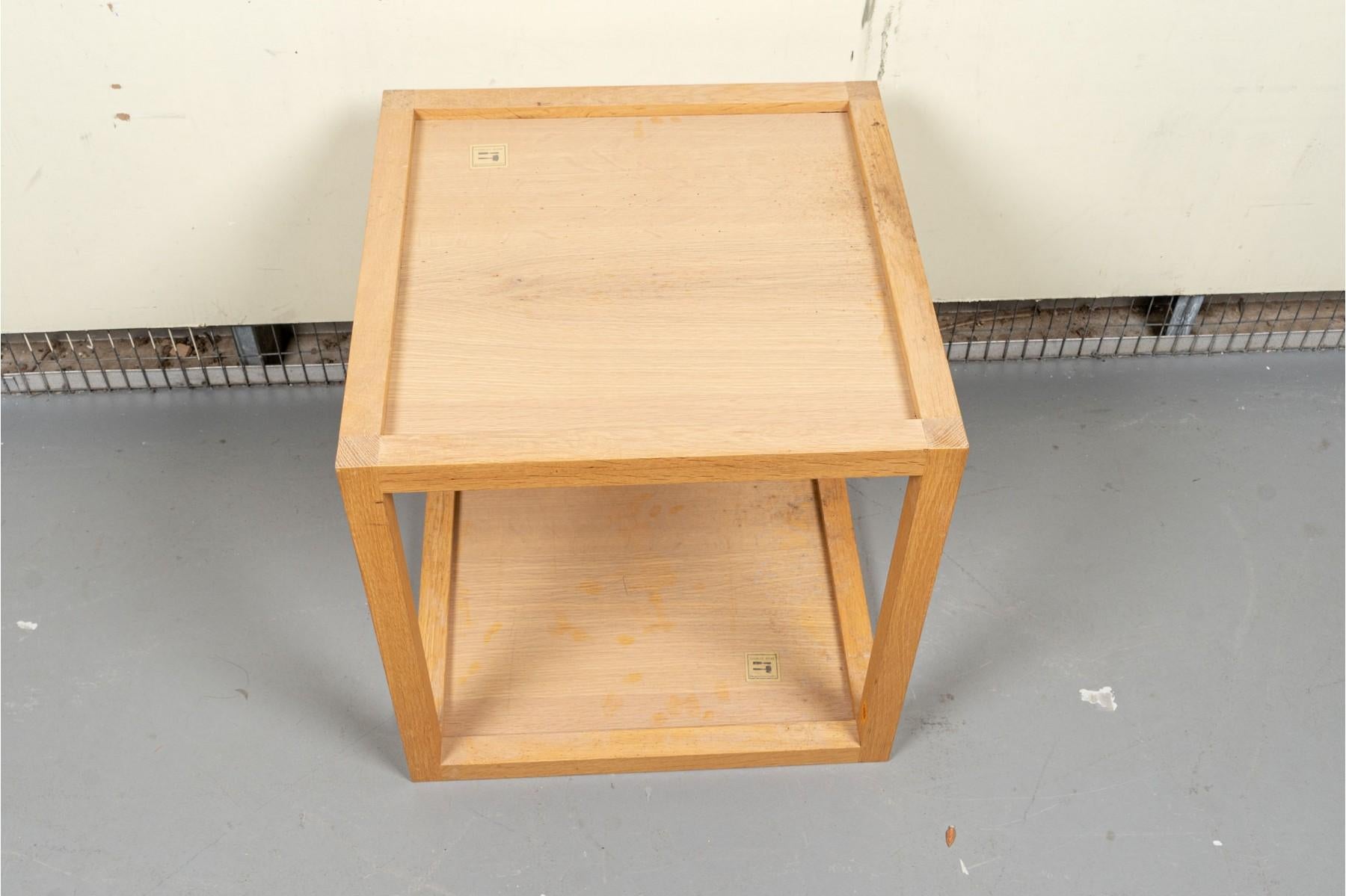 Moderne Table d'appoint Ideal Cube Golden Oak en vente