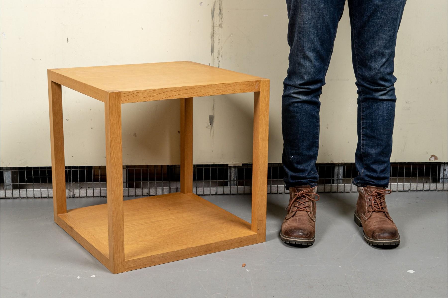 Chanfreiné Table d'appoint Ideal Cube Golden Oak en vente