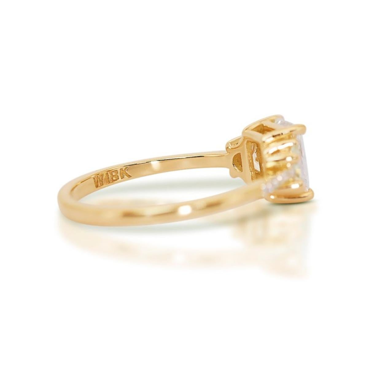 Ideal Cut Radiant 3 stones Ring w/ half moon made from 18k Yellow Gold w/1.36 ct In New Condition For Sale In רמת גן, IL