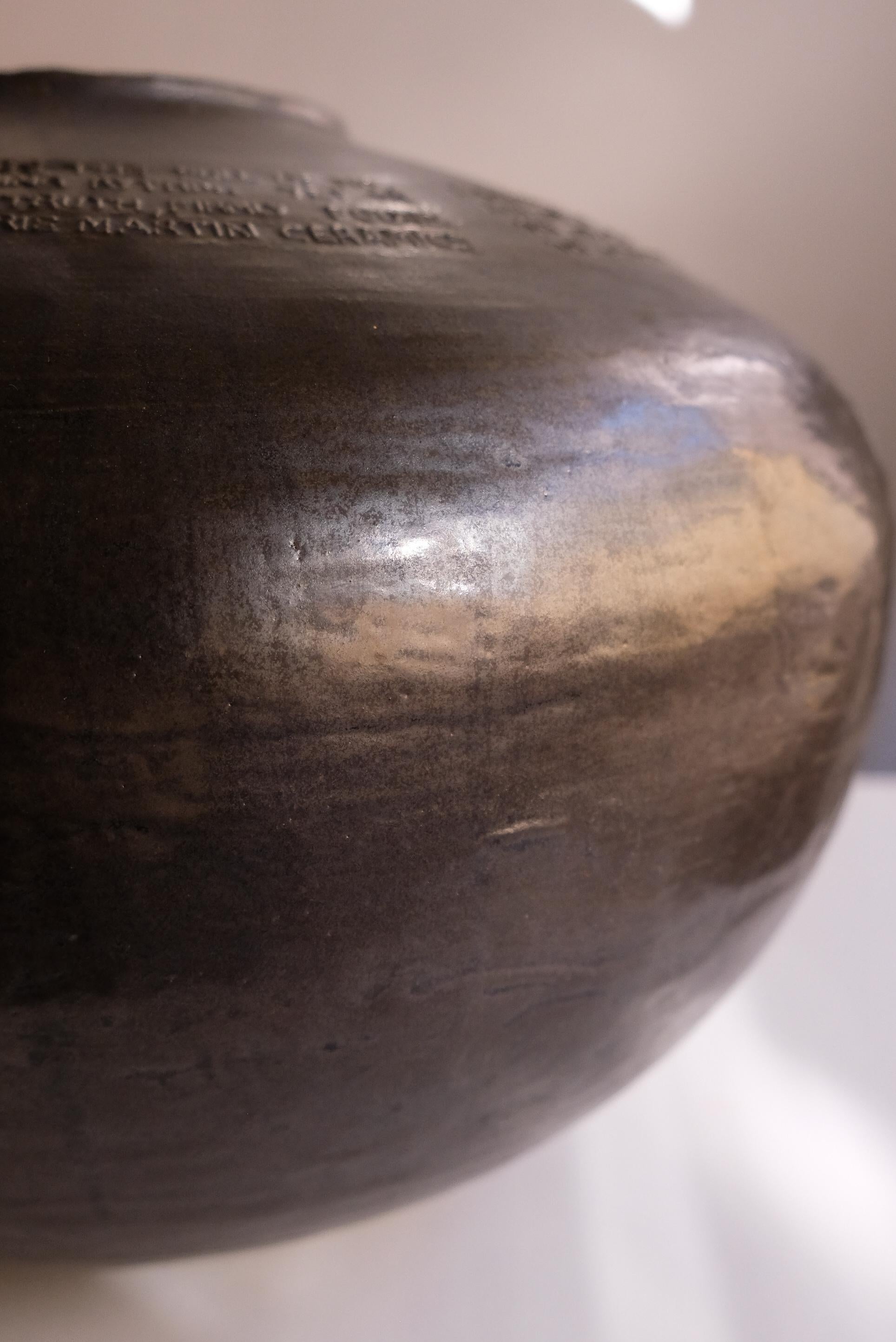 Moderno Vaso per la nascita di IDEA 15 in gres nero smaltato di Mary Black Ceramics in vendita