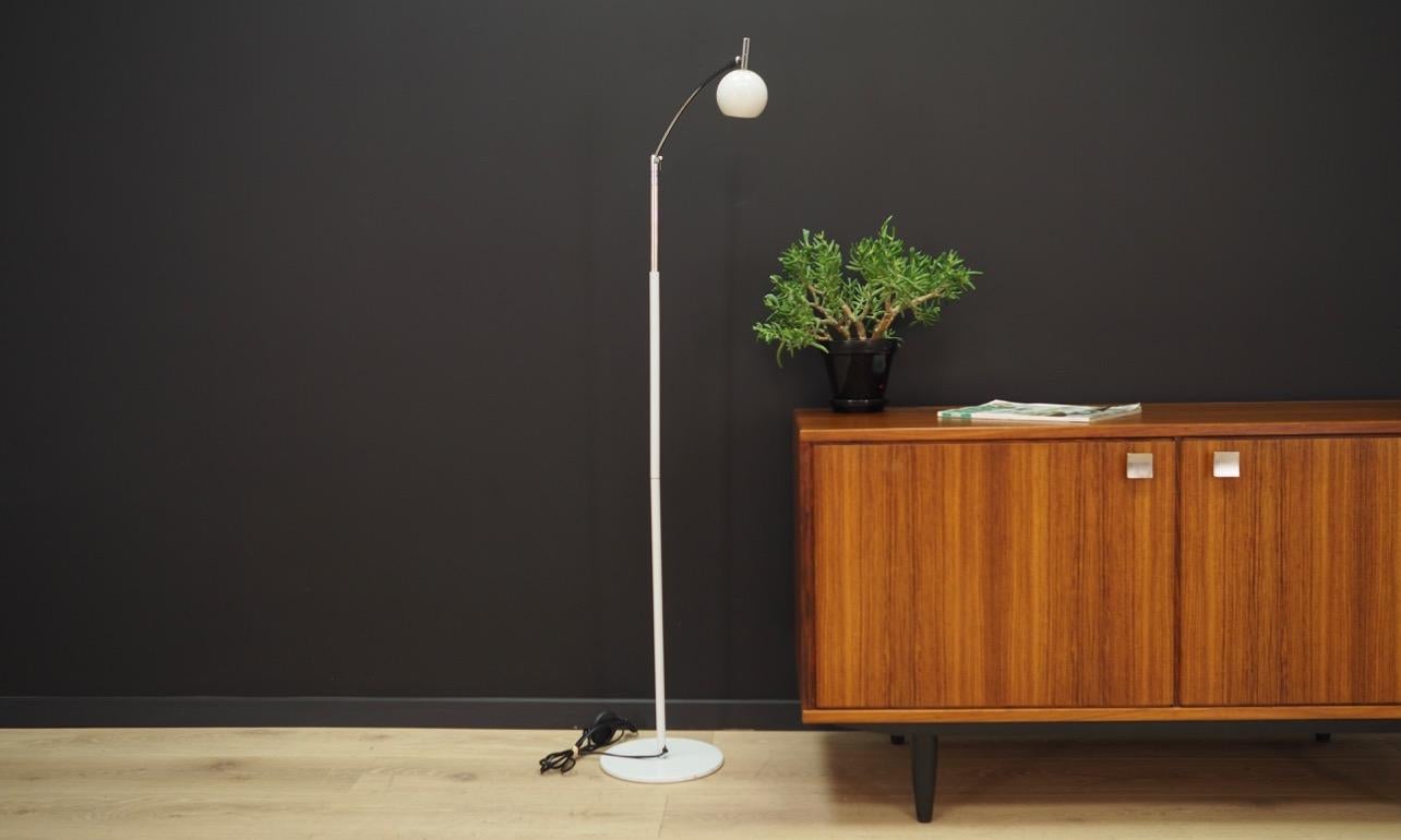 Fantastic floor lamp from the 1960s-1970s, Minimalist form, Danish design. Produced by IDEmøbler. Made of metal. Maintained in good condition (minor bruises and scratches) - directly for use.

Dimensions: height 130 cm, lampshade diameter 9 cm.