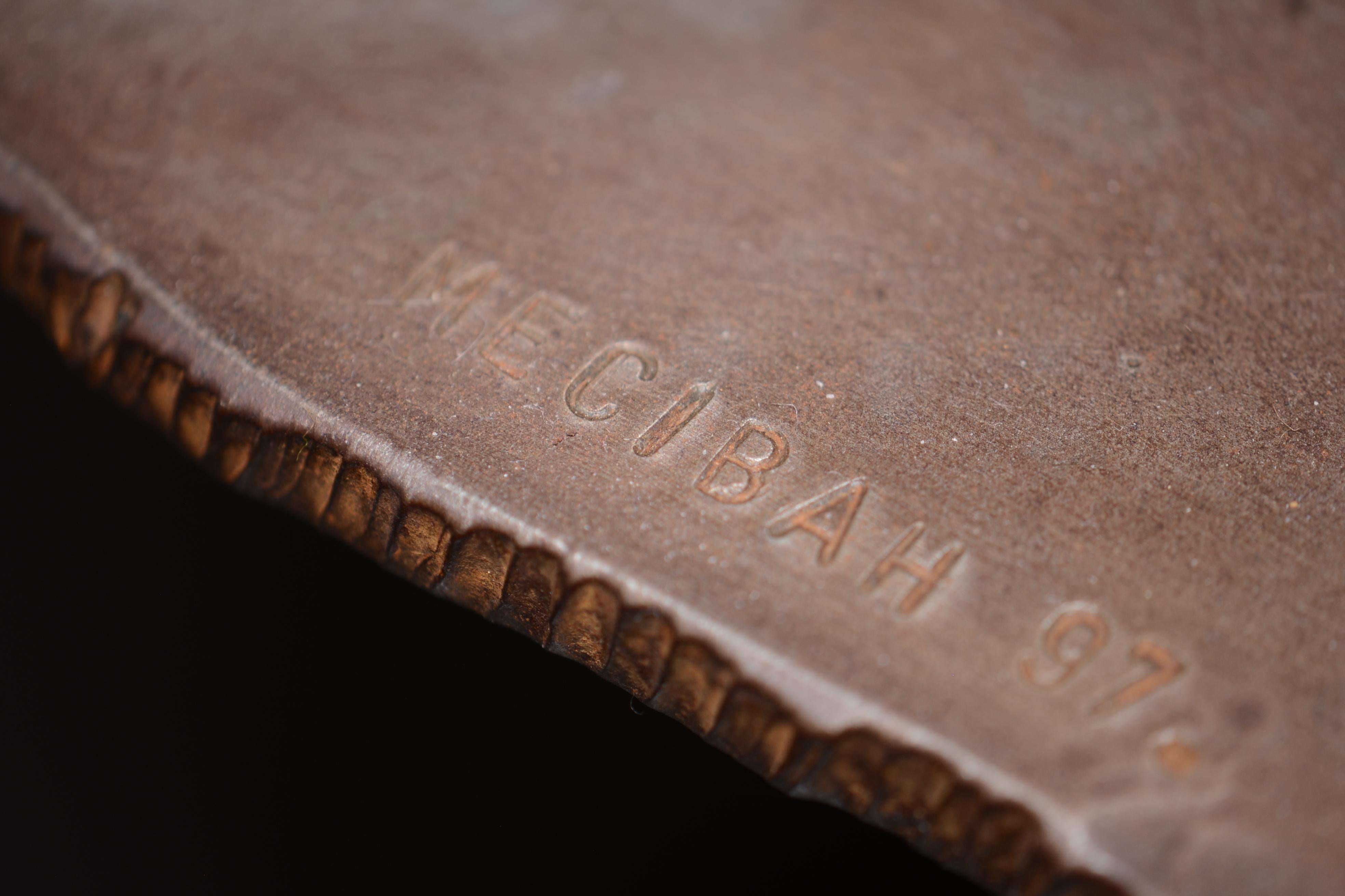Forgé Idir Mecibah, table basse brutaliste en acier massif, fabriquée à la main en Belgique 97 en vente