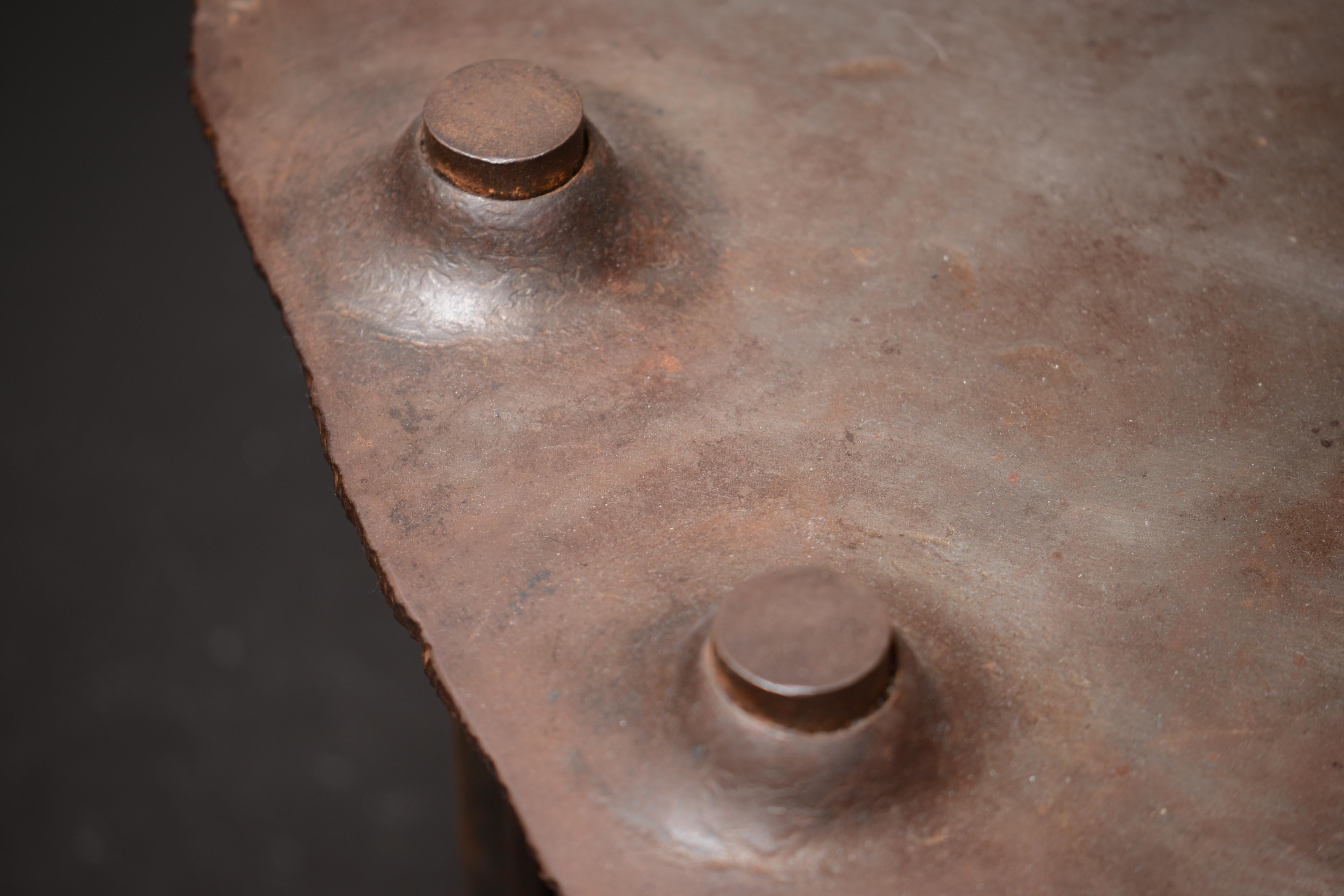 Idir Mecibah, table basse brutaliste en acier massif, fabriquée à la main en Belgique 97 Bon état - En vente à Forest, BE
