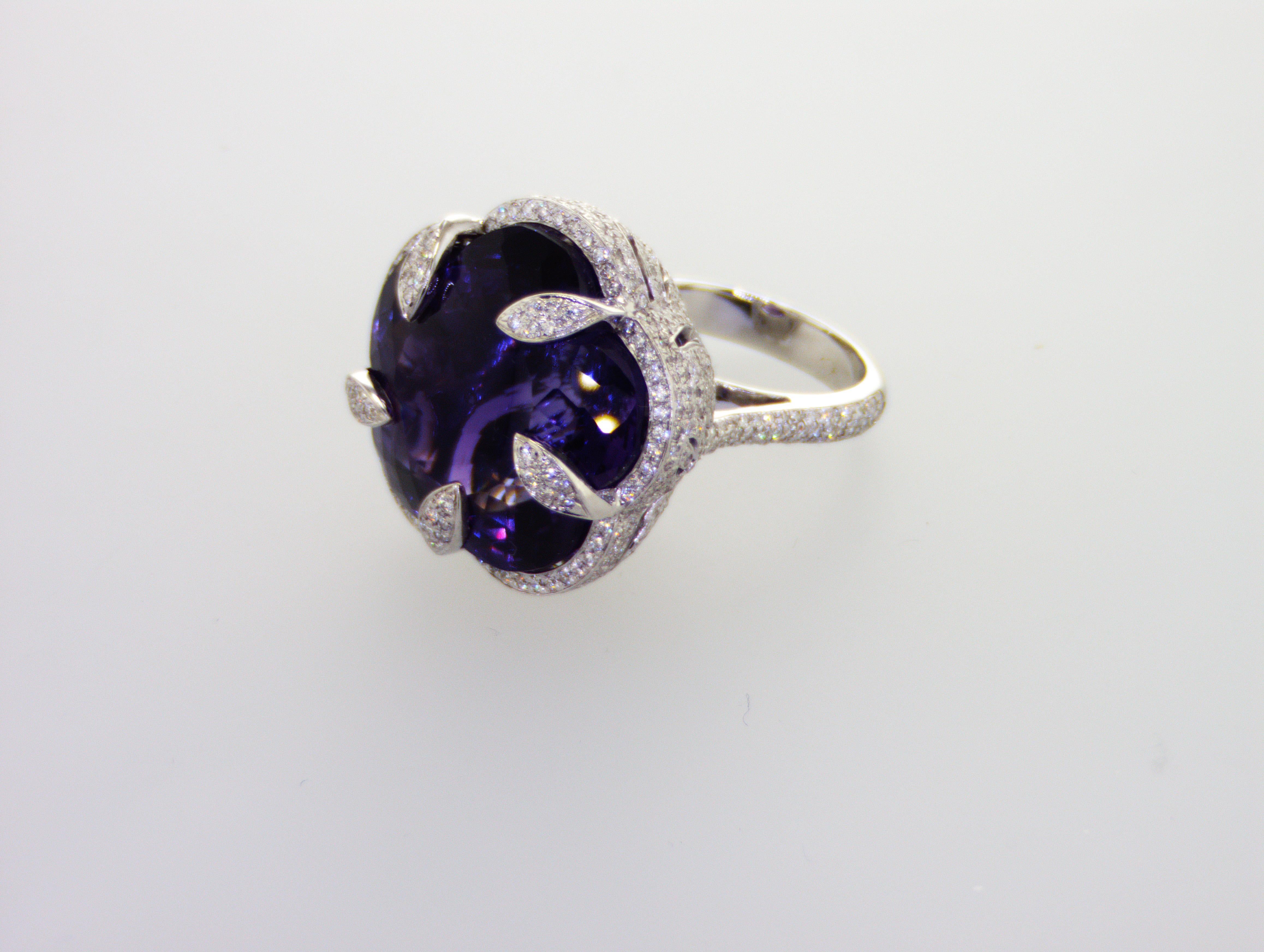 Modern IDL Certified 5 Petels 35.38 ct Purple Amethyst and Diamonds Ring For Sale