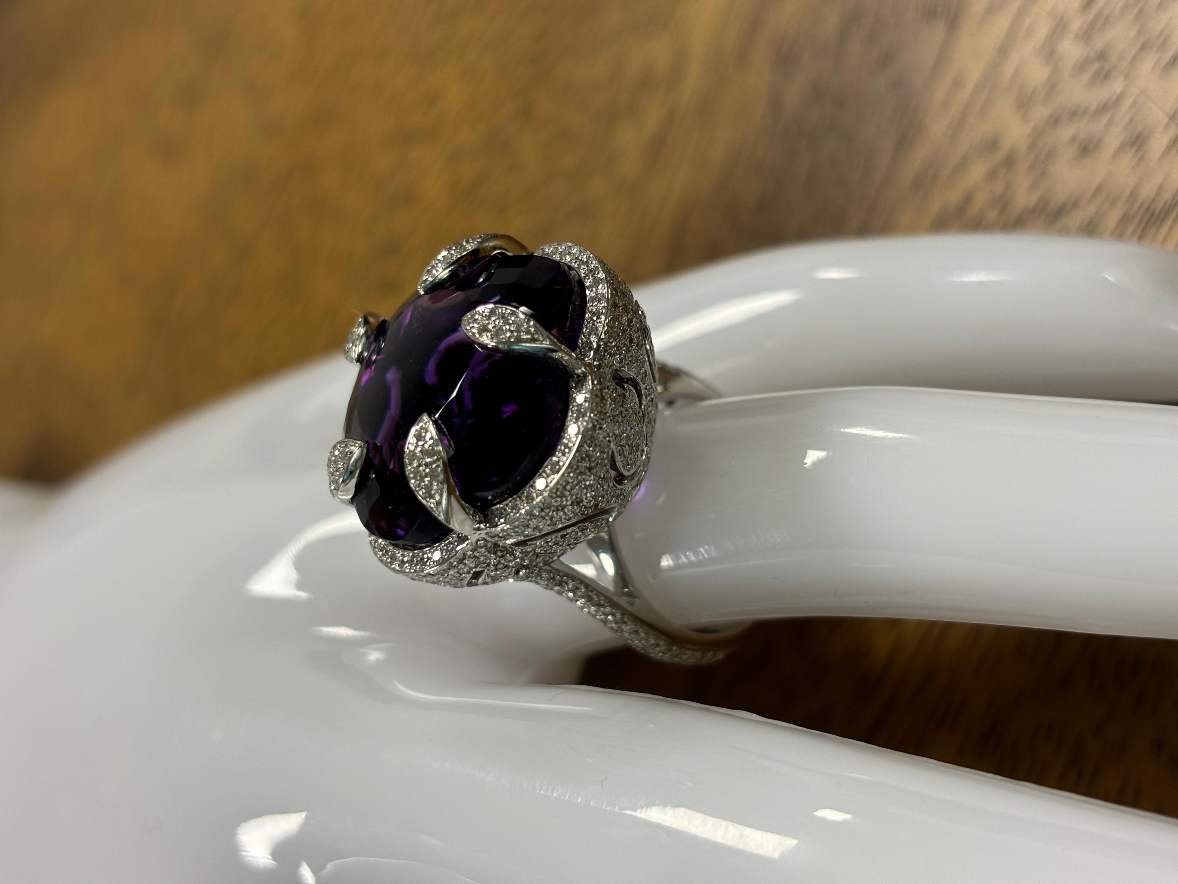 IDL Certified 5 Petels 35.38 ct Purple Amethyst and Diamonds Ring In New Condition For Sale In Dubai, UAE