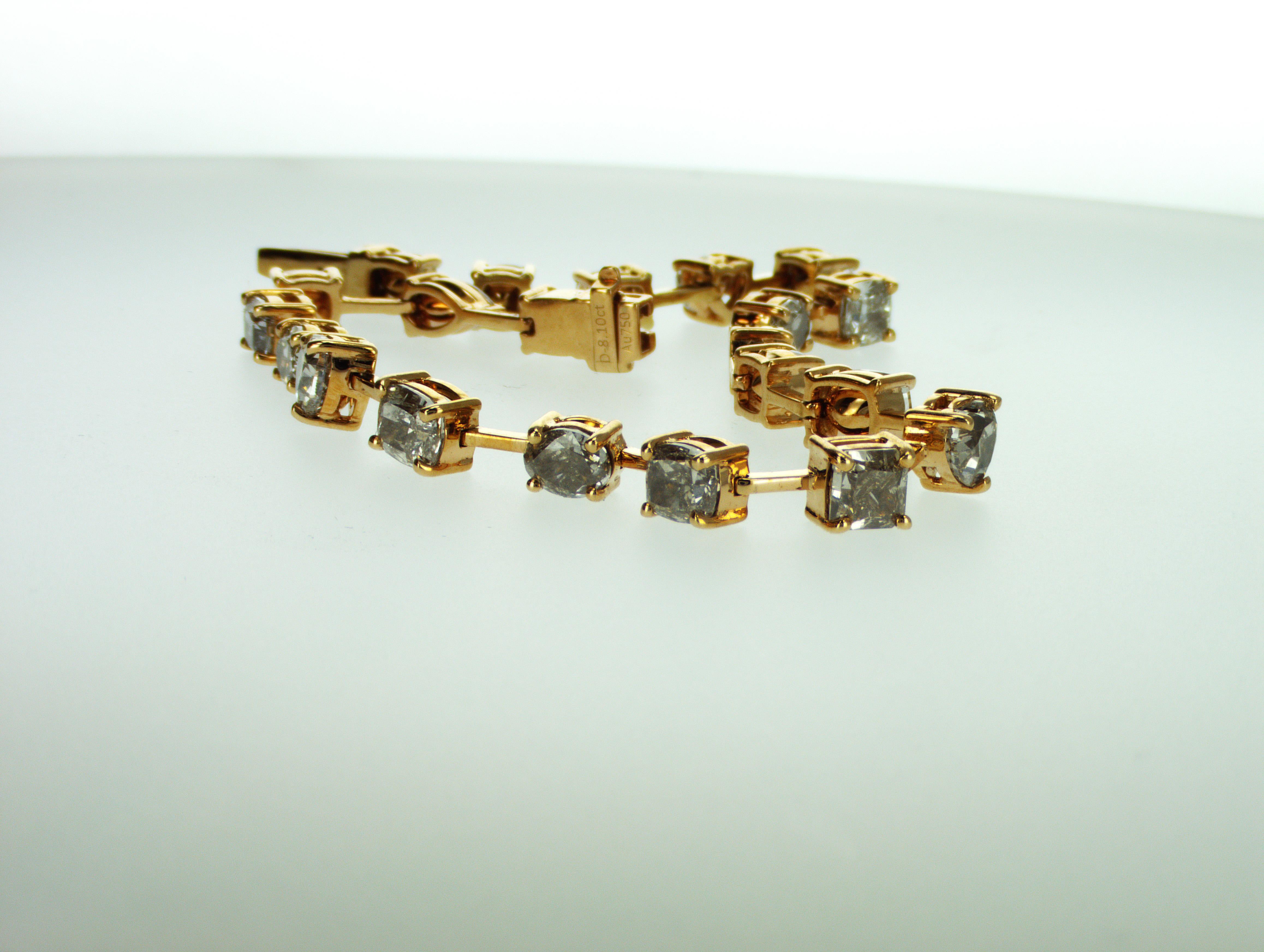 Modern IDL Certified 8.10 Carat Multi Shape Natural Diamonds Bracelet For Sale