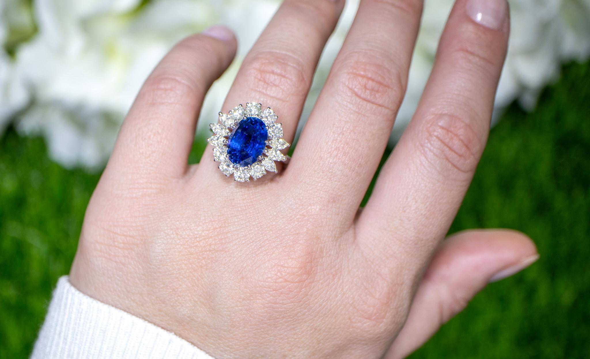 Es wird mit dem Original-IDL-Zertifikat geliefert.
Alle Edelsteine sind natürlich
Blauer Saphir = 4.34 Karat
Herkunftsland: Sri Lanka (Ceylon)
Behandlung: Beheizt
Diamanten = 1,92 Karat
Metall: 18K Weißgold
Ringgröße: 6.75* US
*Die Größe kann
