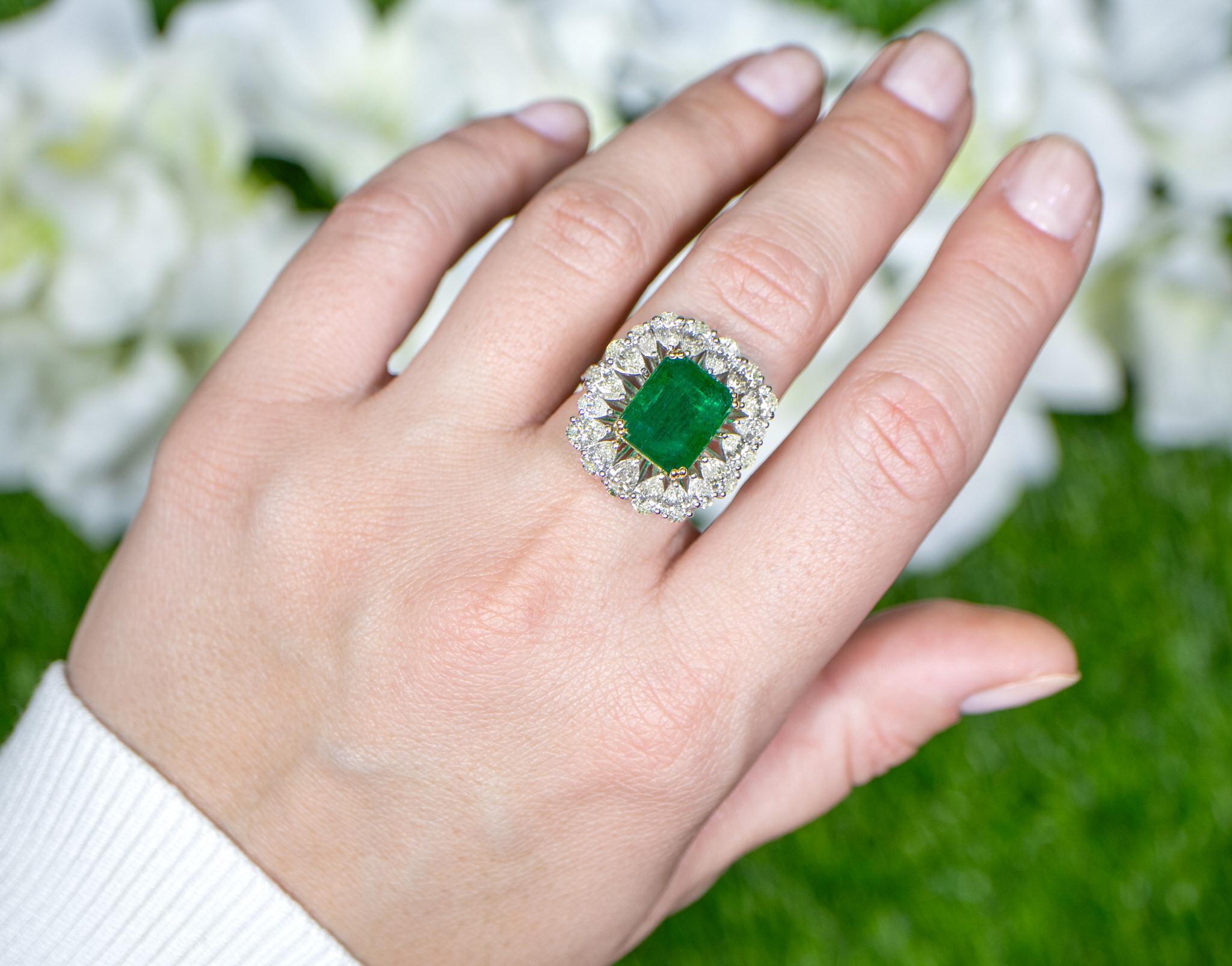IDL Certified Emerald Ring With Pear Diamond Halo 8.15 Carats 18K Gold In Excellent Condition For Sale In Aliso Viejo, CA